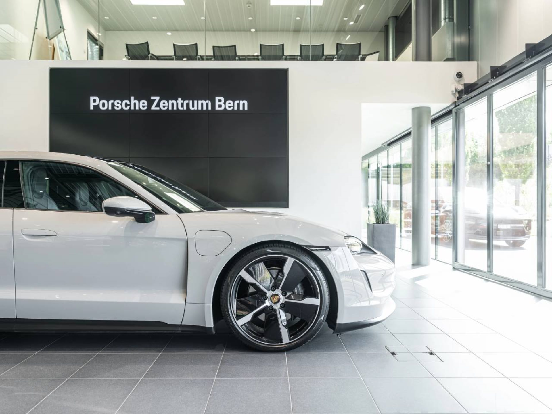 PORSCHE Taycan Sport Turismo-image-12