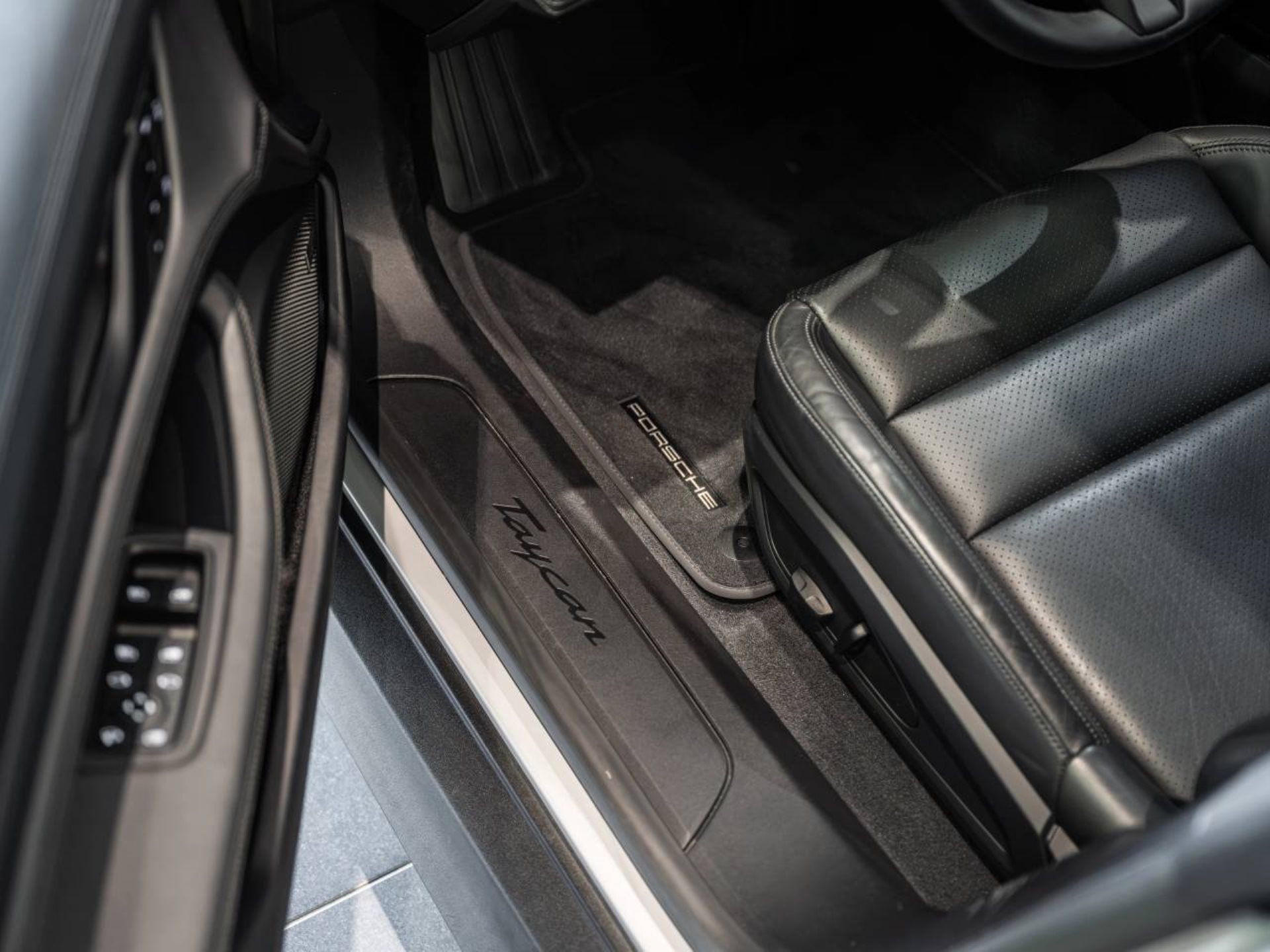 PORSCHE Taycan Sport Turismo-image-21