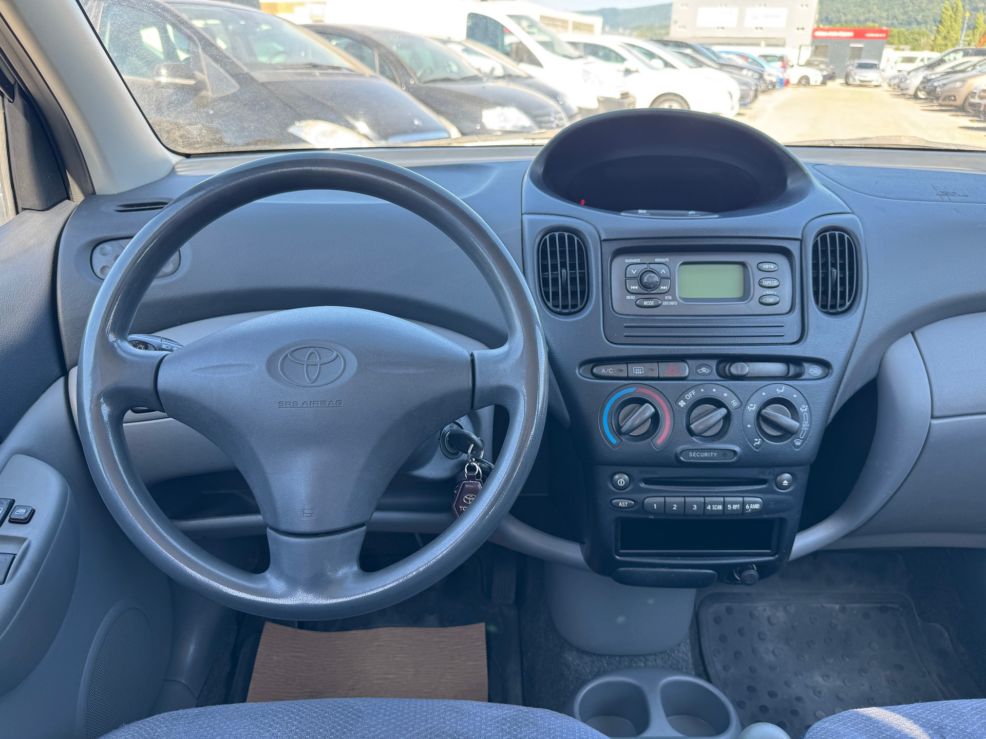TOYOTA Yaris Verso 1.3 Linea Sol-image-6