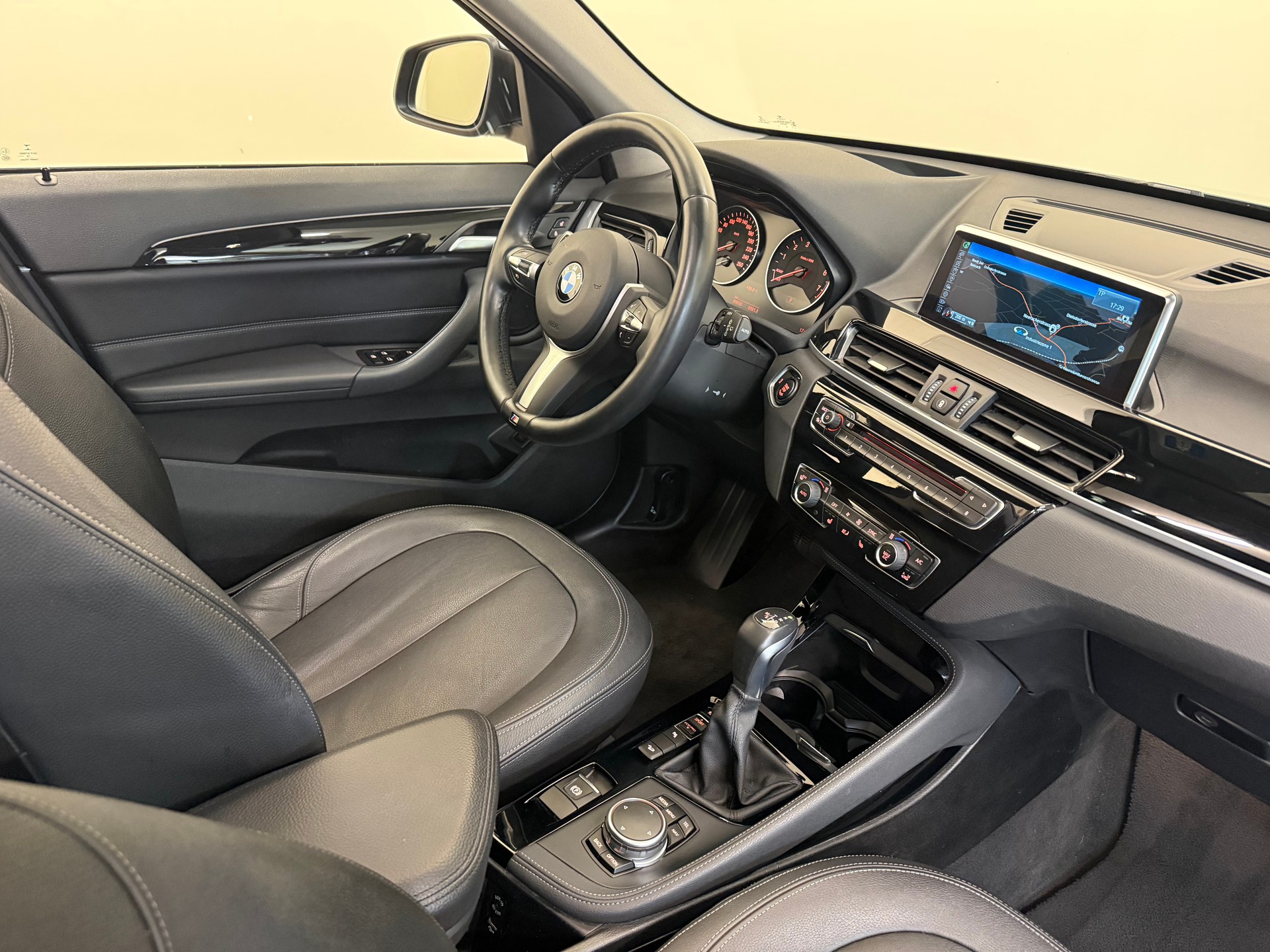 BMW X1 xDrive 25i xLine Steptronic-image-24