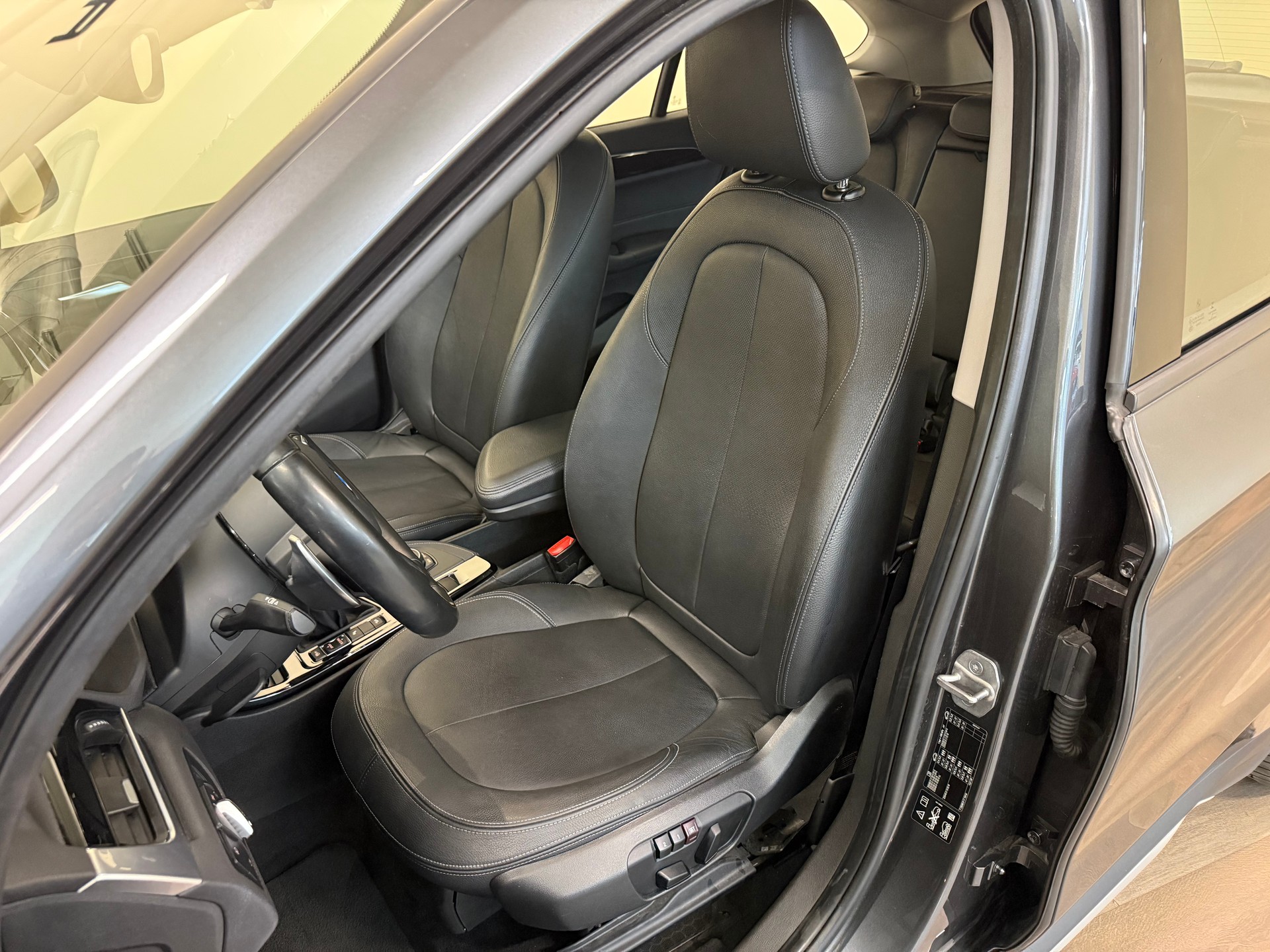 BMW X1 xDrive 25i xLine Steptronic-image-12