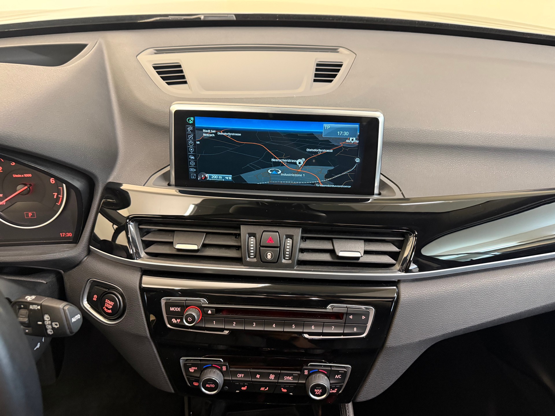 BMW X1 xDrive 25i xLine Steptronic-image-16