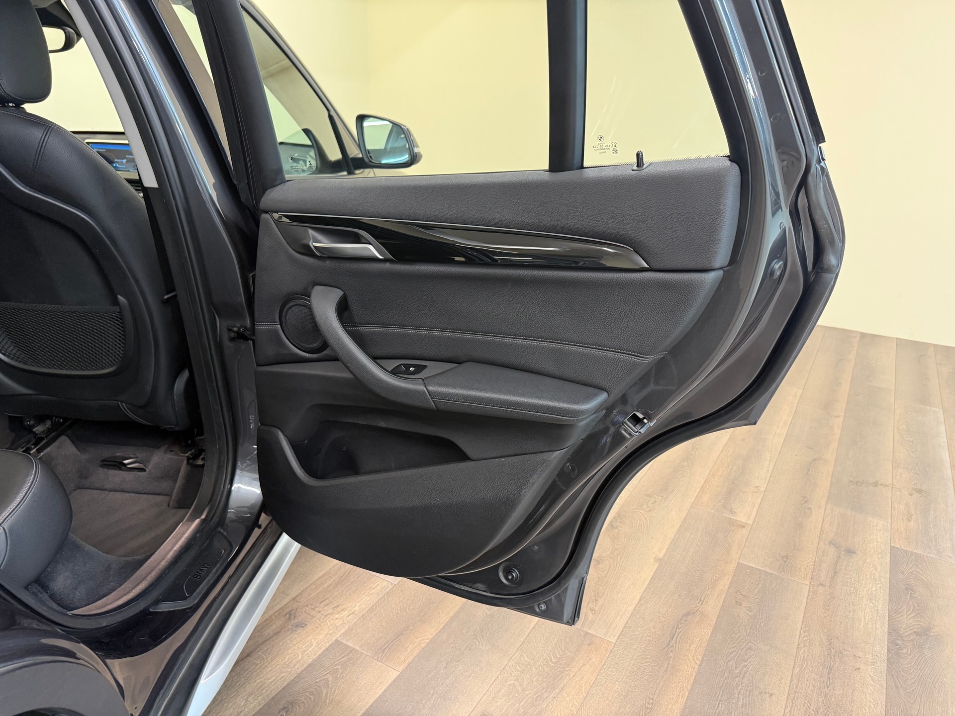 BMW X1 xDrive 25i xLine Steptronic-image-25