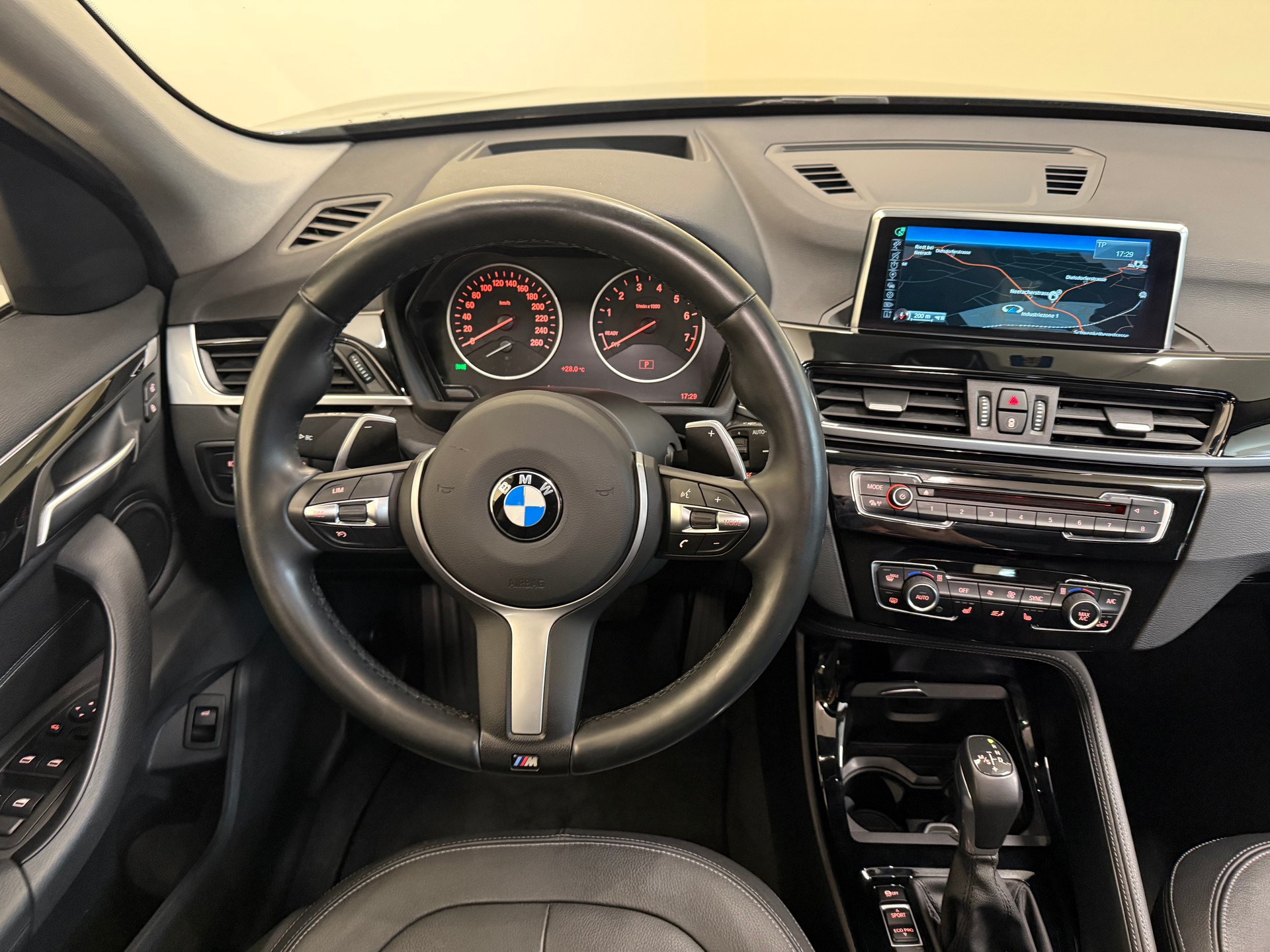 BMW X1 xDrive 25i xLine Steptronic-image-15