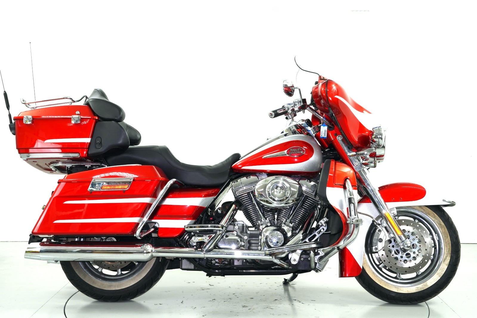 HARLEY-DAVIDSON FLHTCUSE3-showroom-element-3