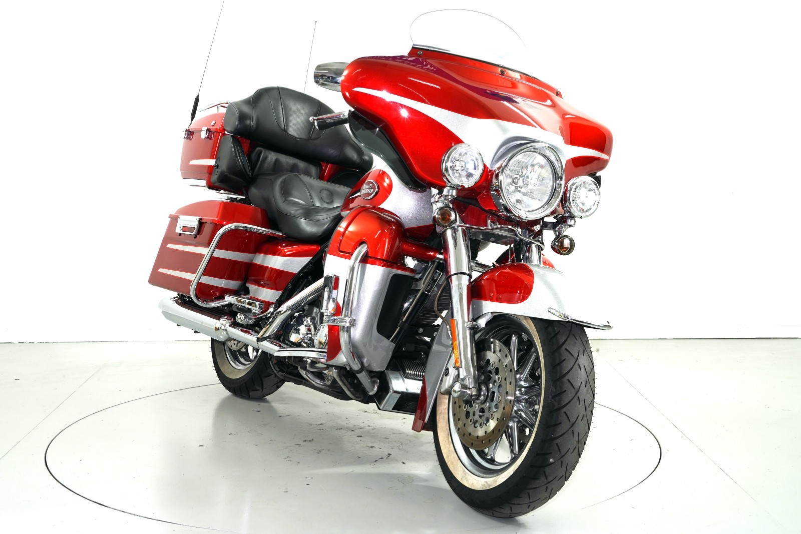 HARLEY-DAVIDSON FLHTCUSE3-showroom-element-1