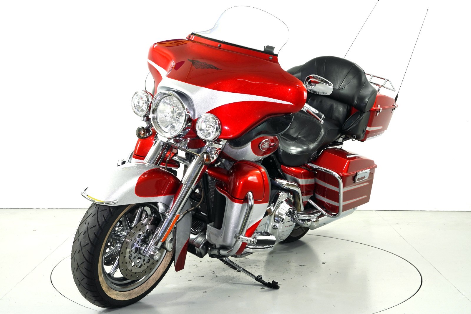 HARLEY-DAVIDSON FLHTCUSE3-showroom-element-2