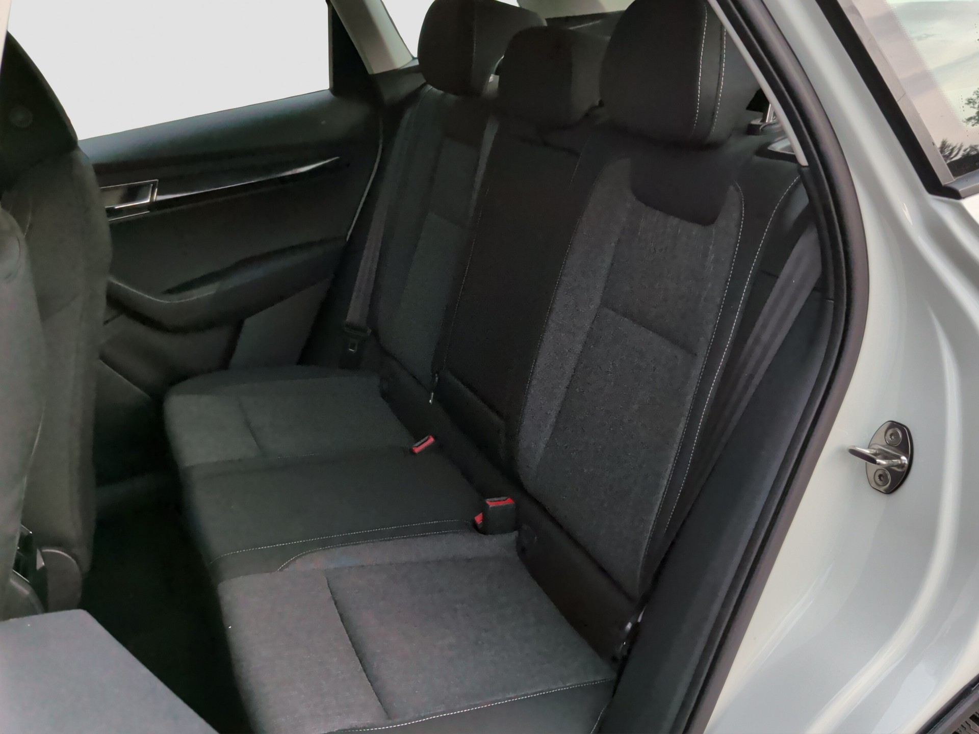 SKODA Karoq 2.0 TDI CR Style 4x4 DSG-image-13
