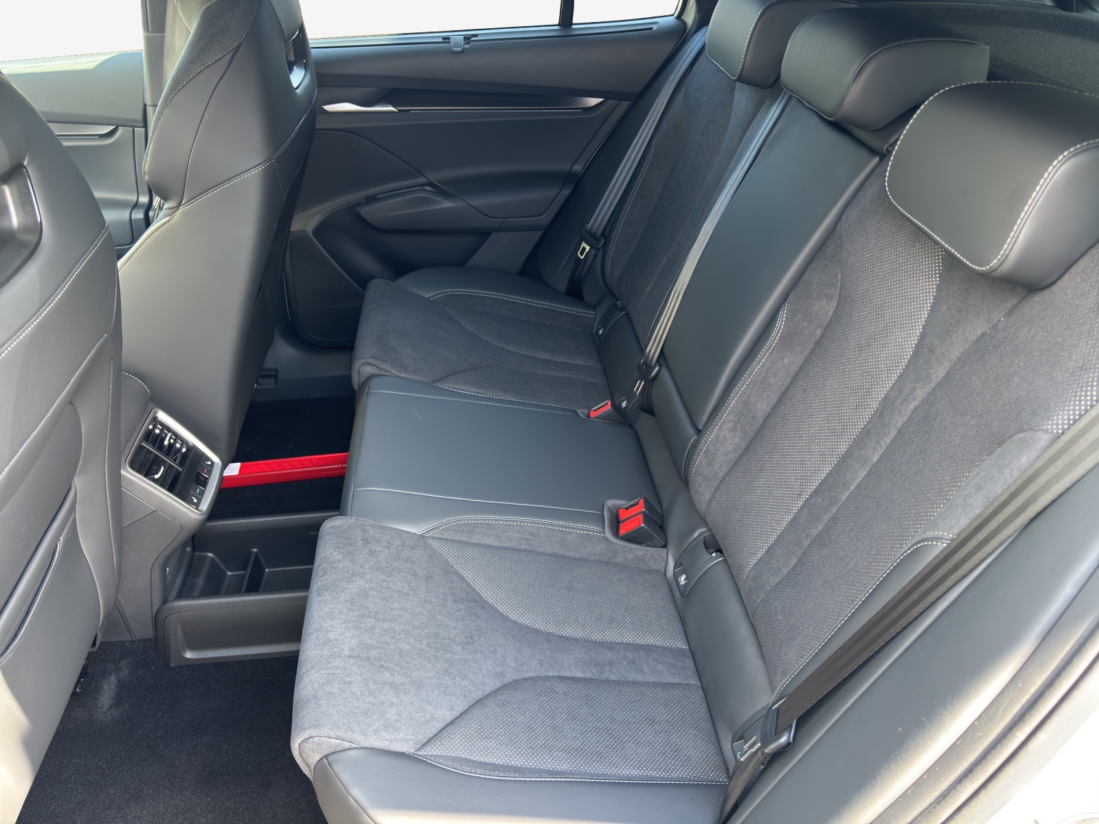 SKODA Elroq 85x Sportline 4x4-image-11