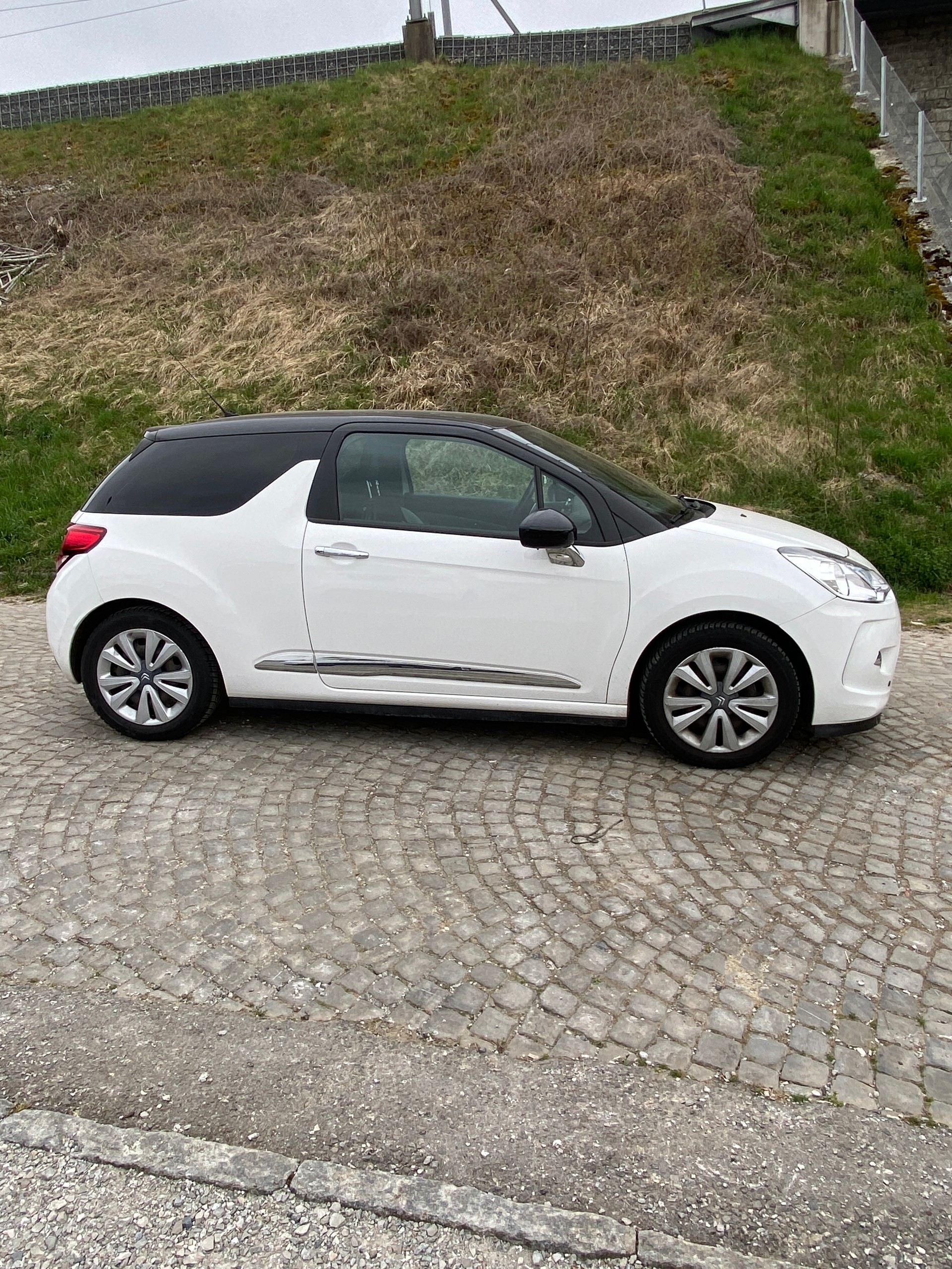 DS AUTOMOBILES DS3 1.4 VTi Chic EGS5-showroom-element-2