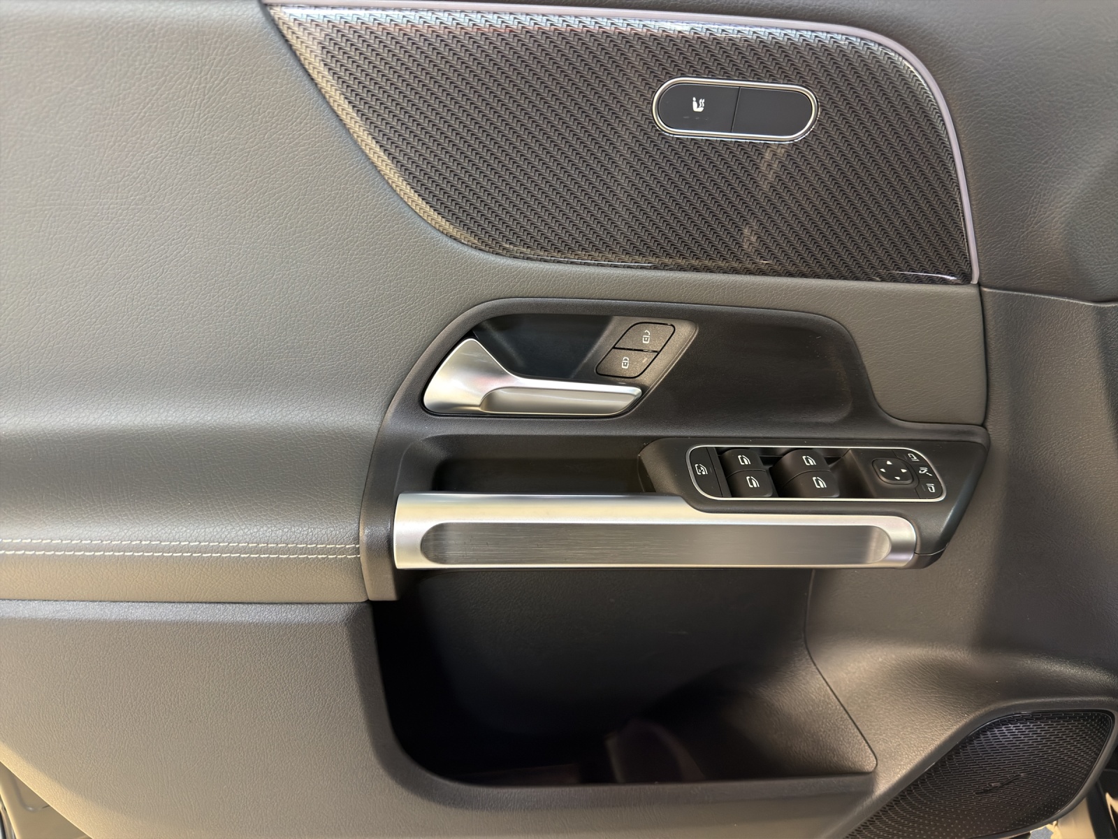 MERCEDES-BENZ GLB 250 AMG Line 4 MATIC-image-8