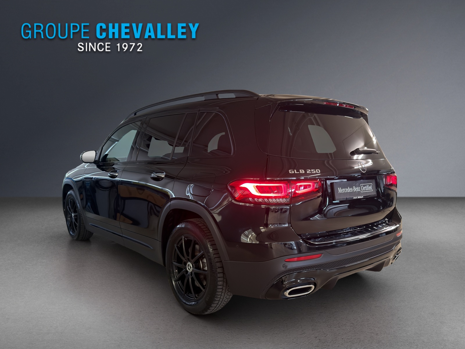 MERCEDES-BENZ GLB 250 AMG Line 4 MATIC-showroom-element-3
