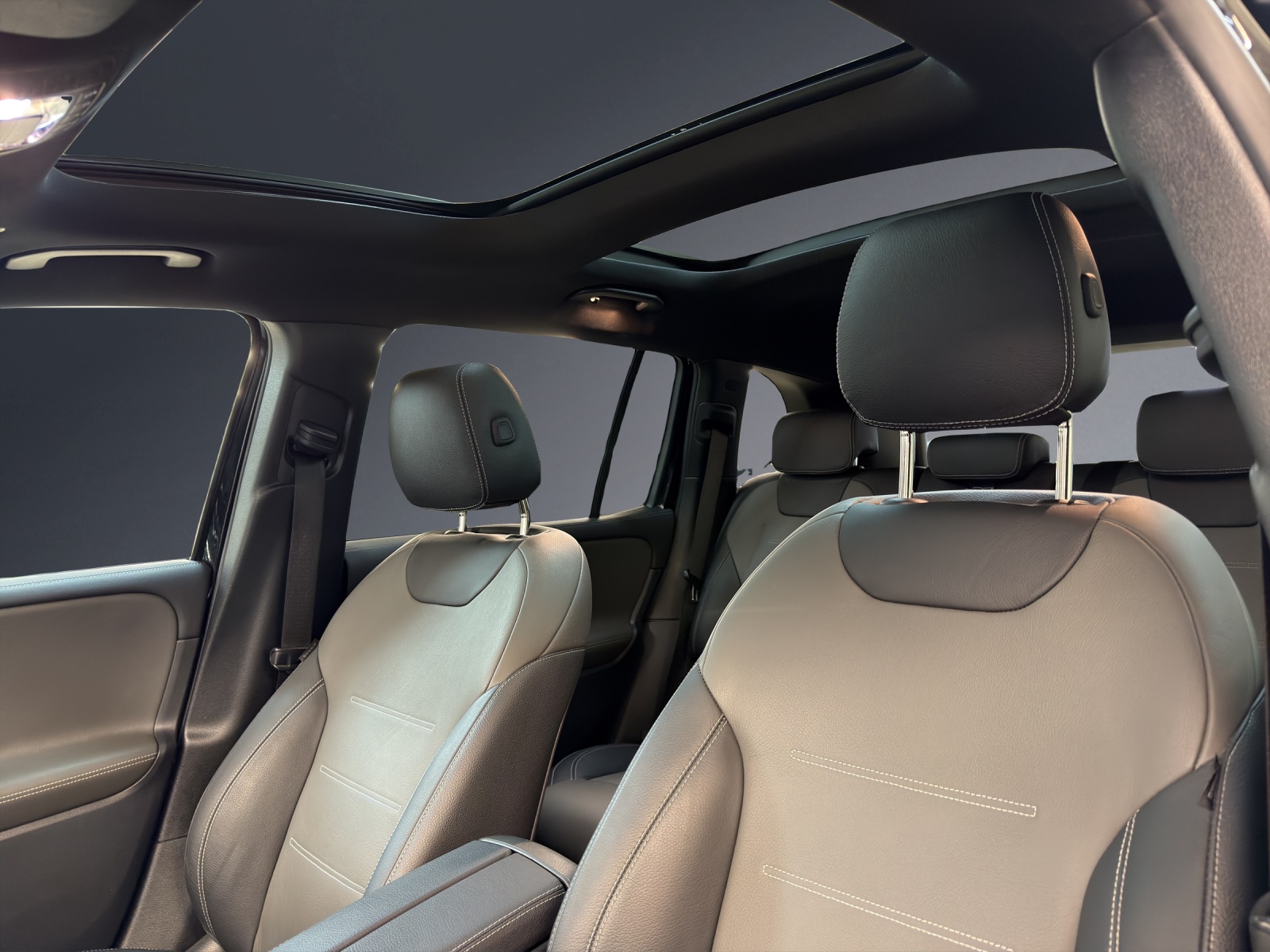 MERCEDES-BENZ GLB 250 AMG Line 4 MATIC-image-7