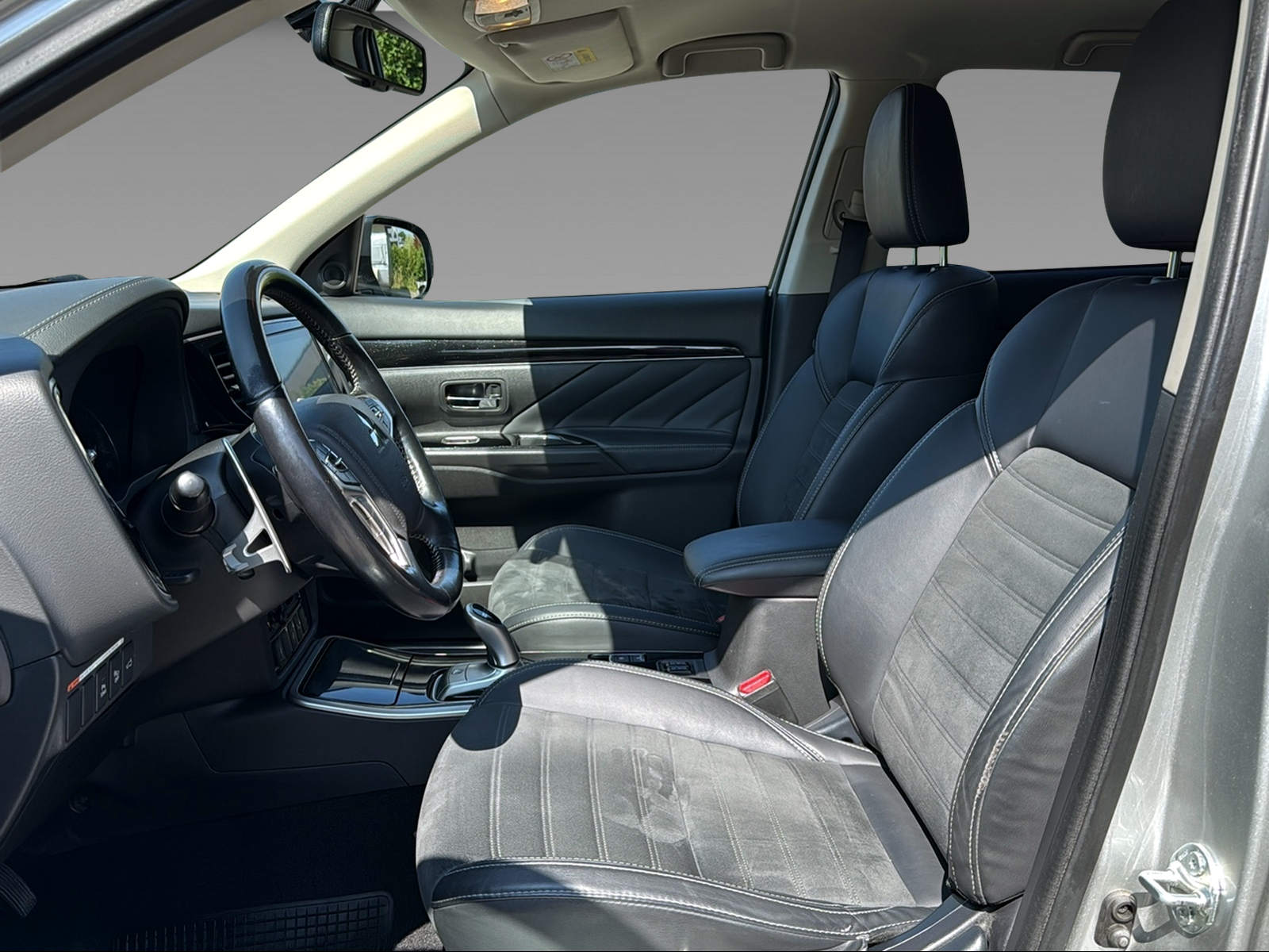 MITSUBISHI Outlander 2.4 PHEV Style-image-13