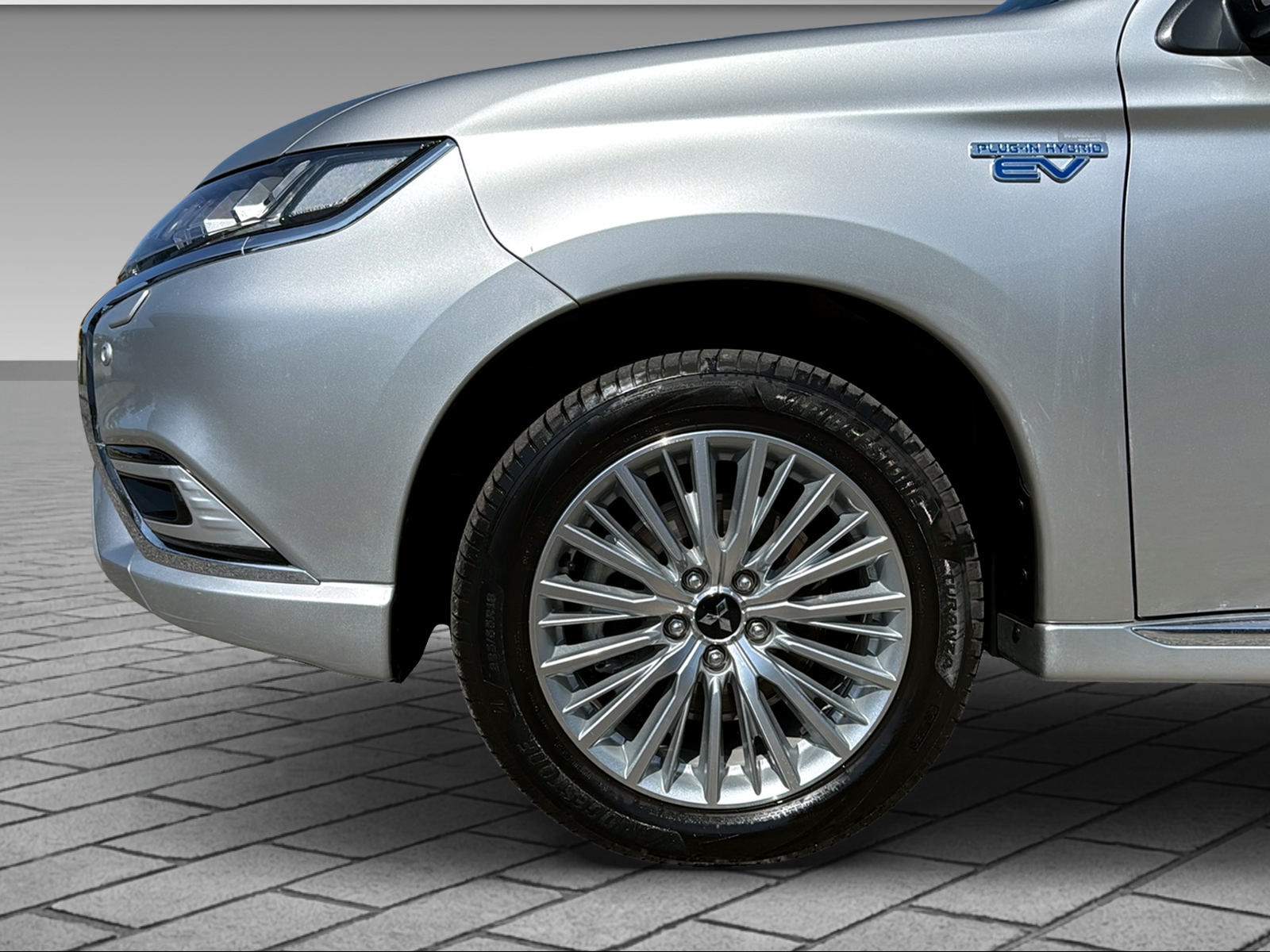 MITSUBISHI Outlander 2.4 PHEV Style-image-3