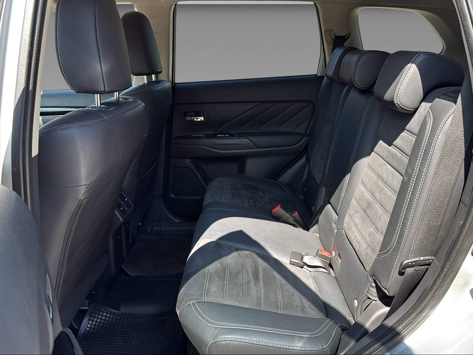 MITSUBISHI Outlander 2.4 PHEV Style-image-20