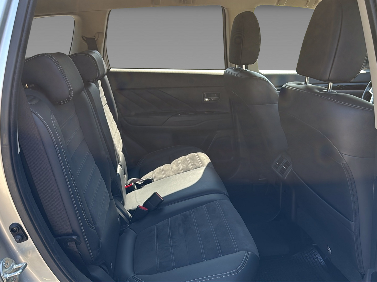 MITSUBISHI Outlander 2.4 PHEV Style-image-19