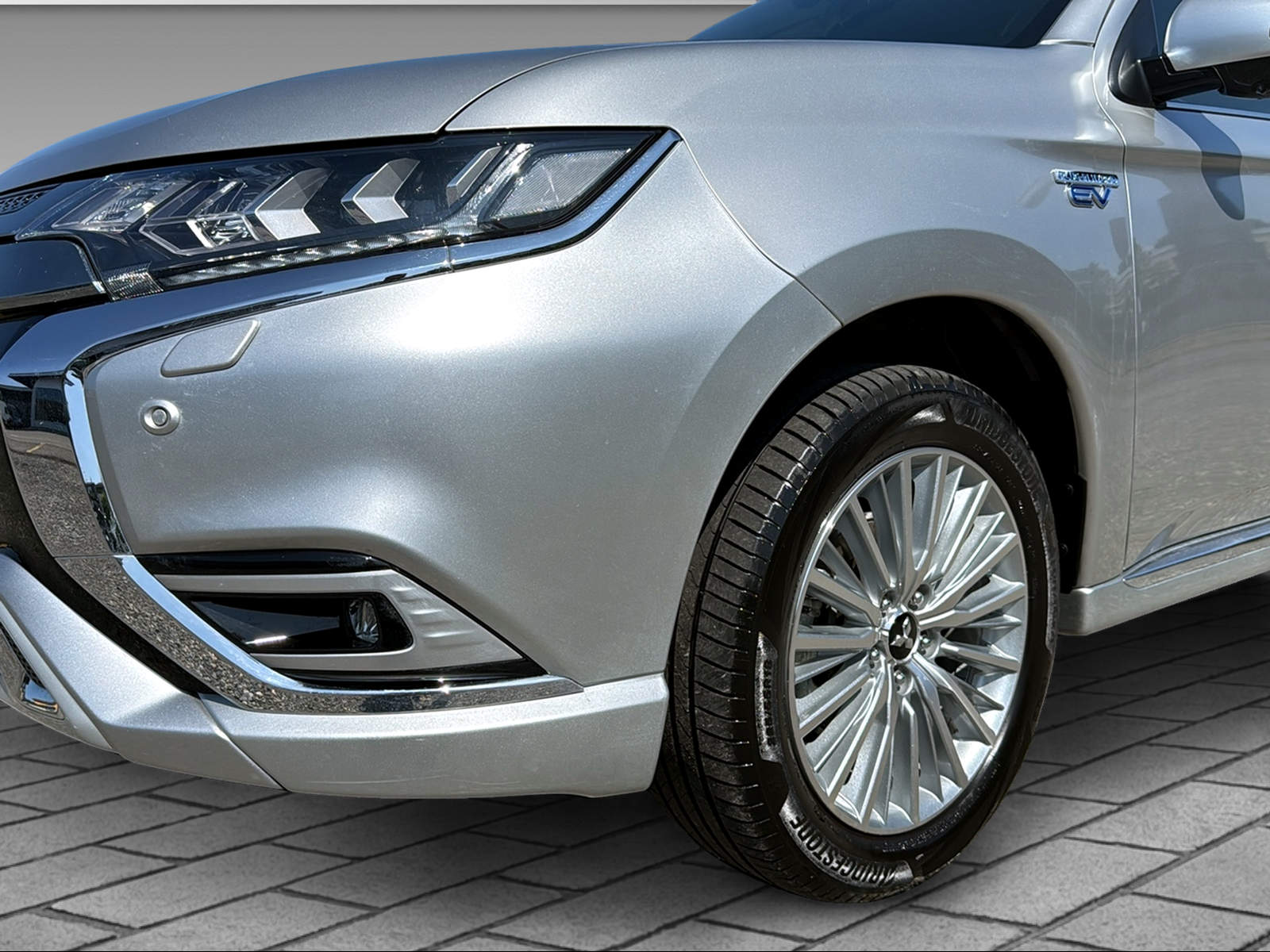 MITSUBISHI Outlander 2.4 PHEV Style-image-1