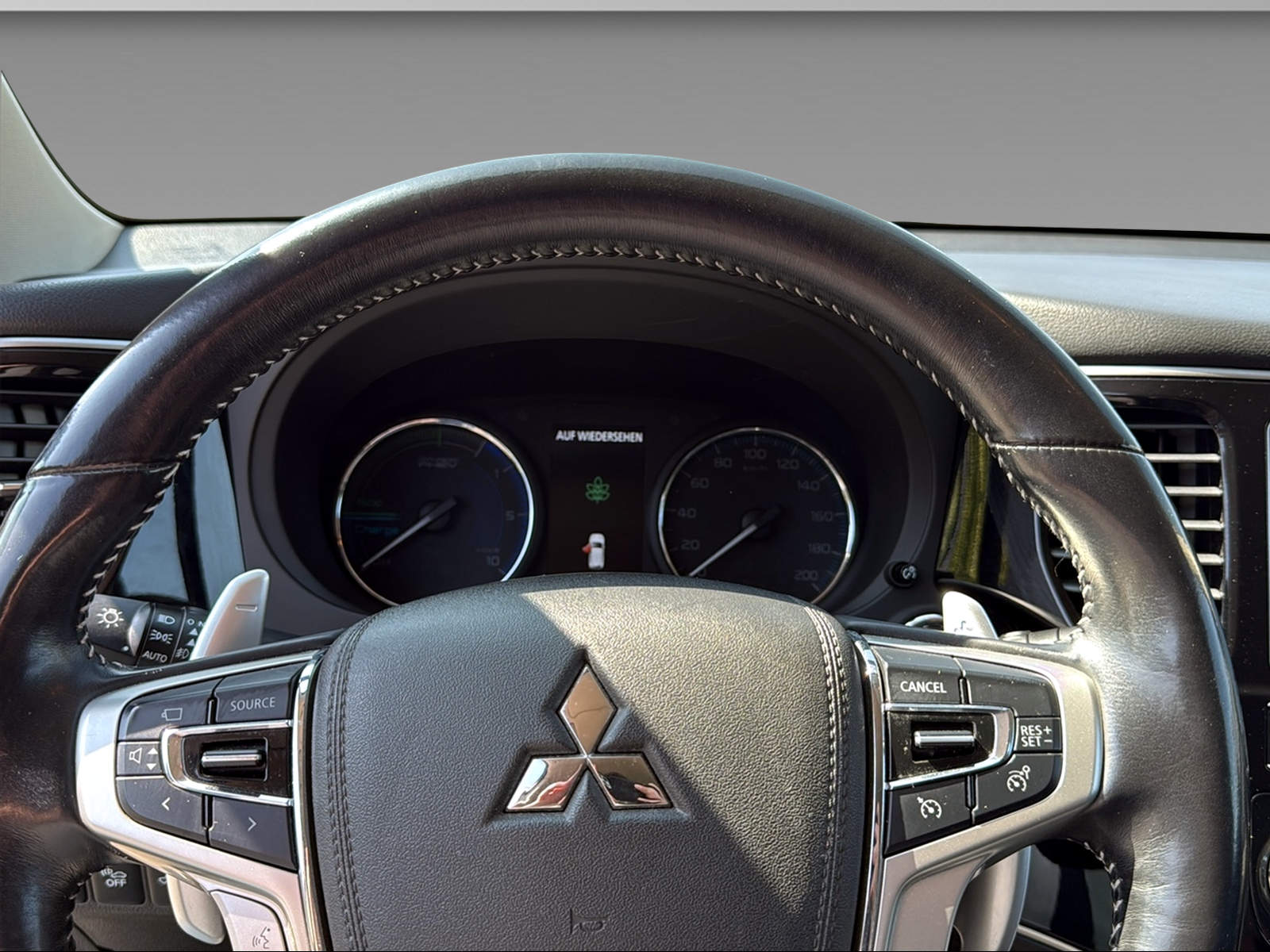 MITSUBISHI Outlander 2.4 PHEV Style-image-16