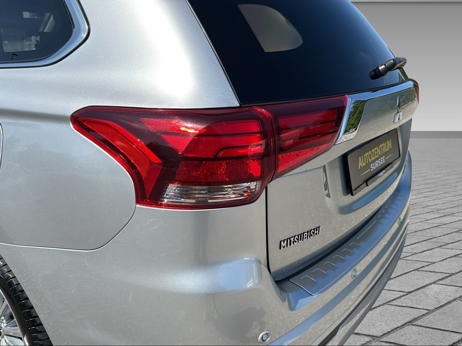 MITSUBISHI Outlander 2.4 PHEV Style-image-5