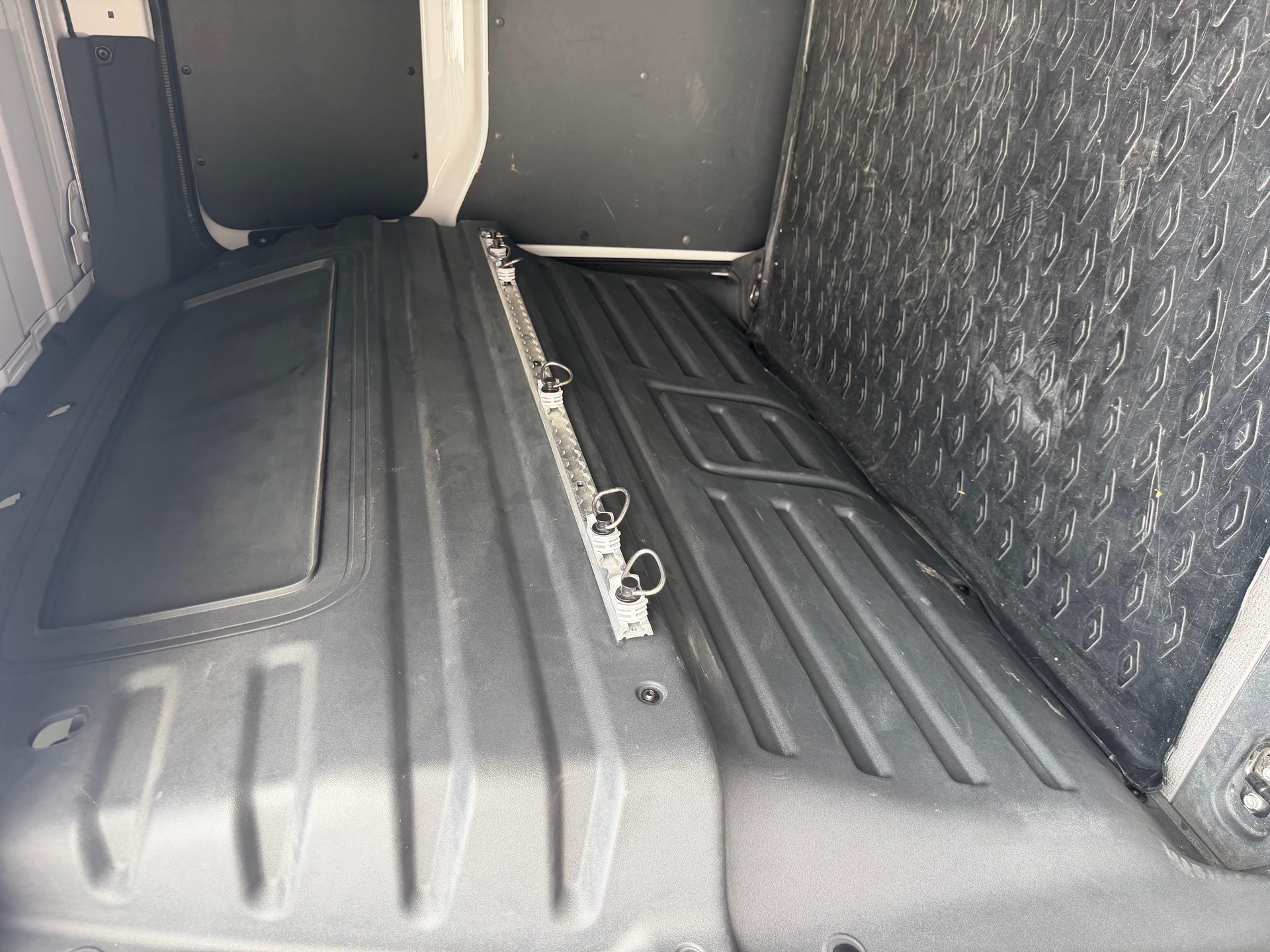 VW ID.Buzz Cargo 61kWh-image-6