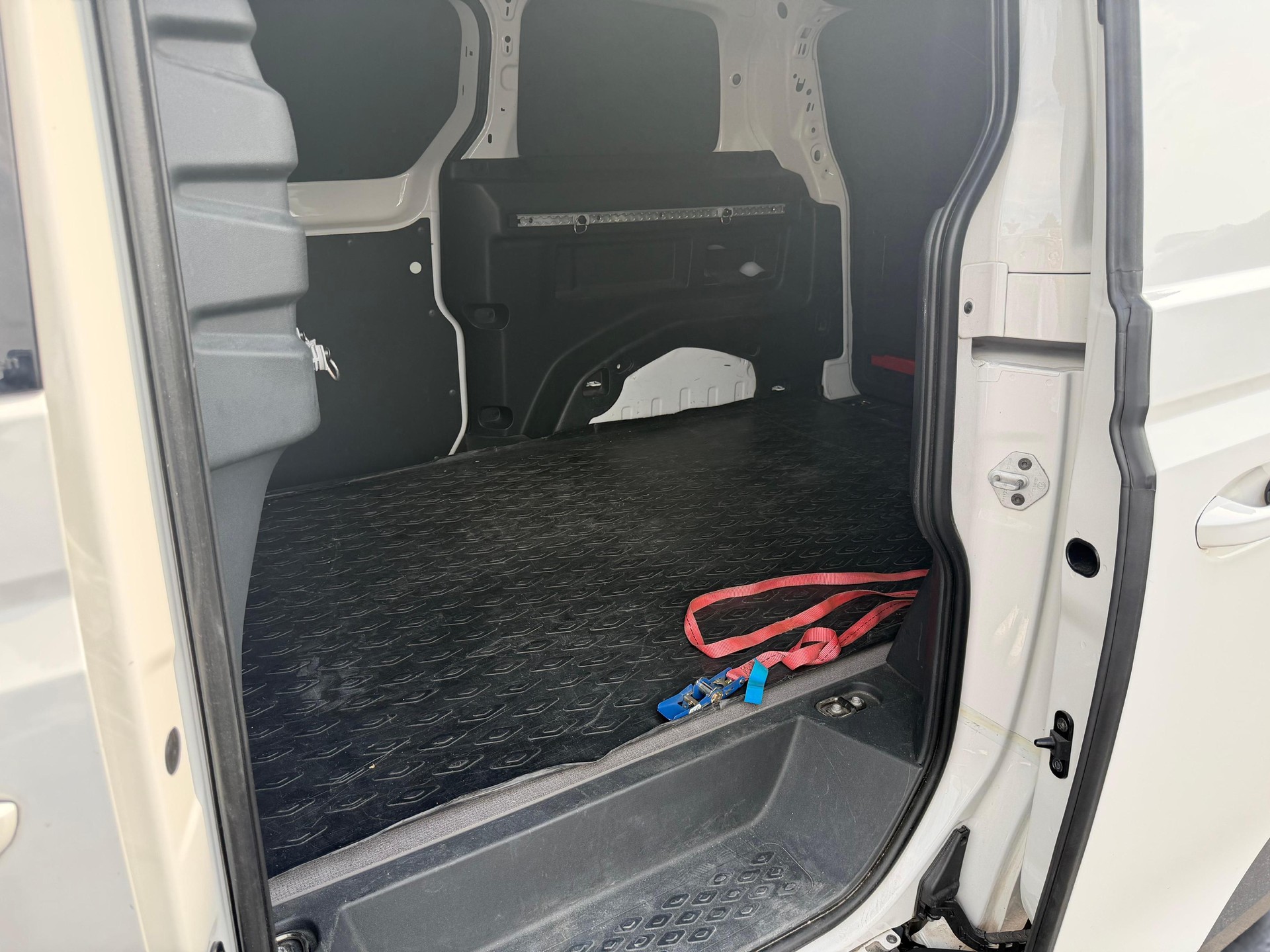 VW ID.Buzz Cargo 61kWh-image-7