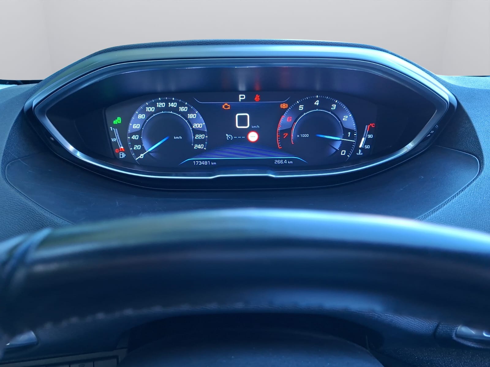 PEUGEOT 5008 1.6 THP Allure EAT-image-19