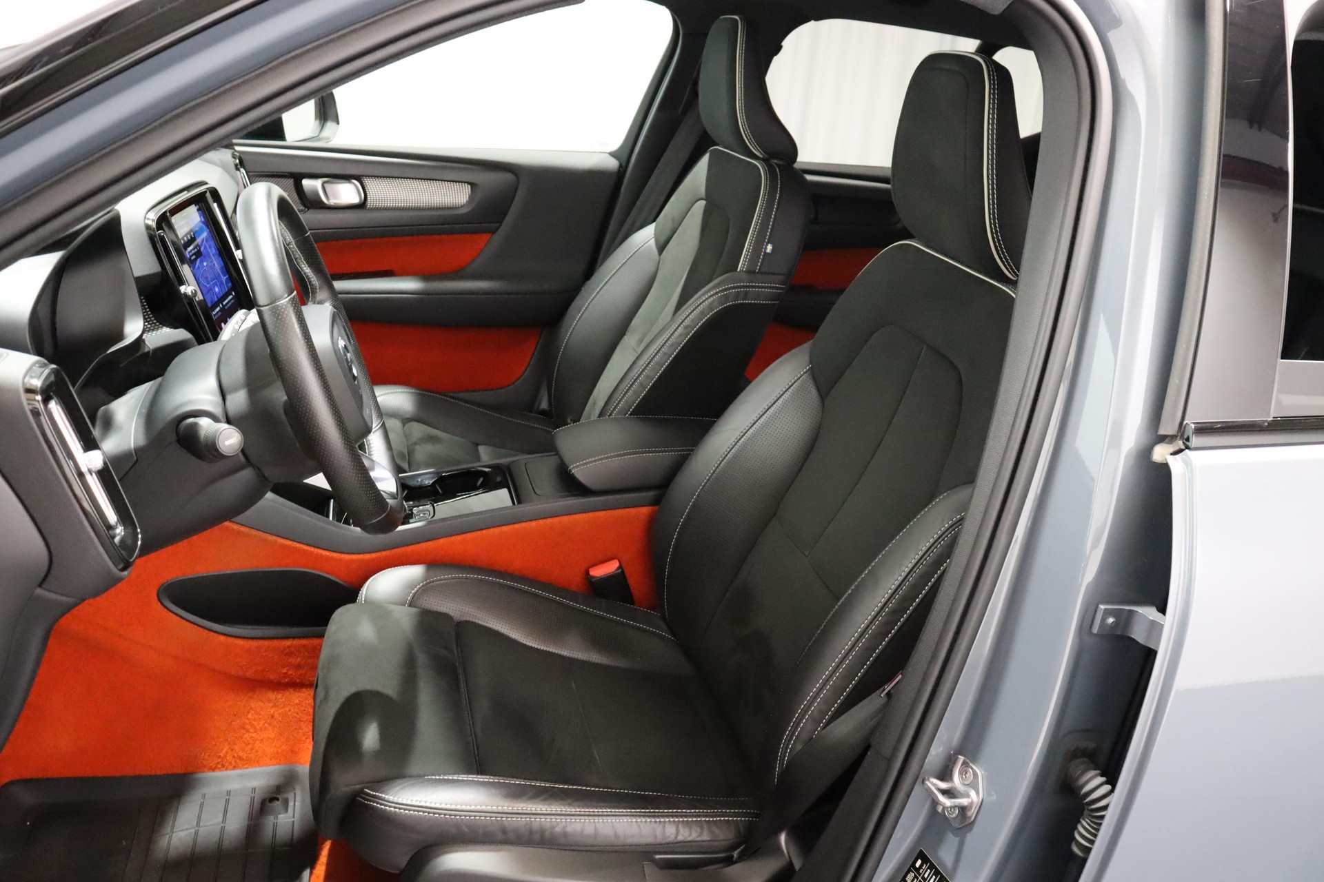 VOLVO XC40 P8 Twin R-Design AWD-image-8