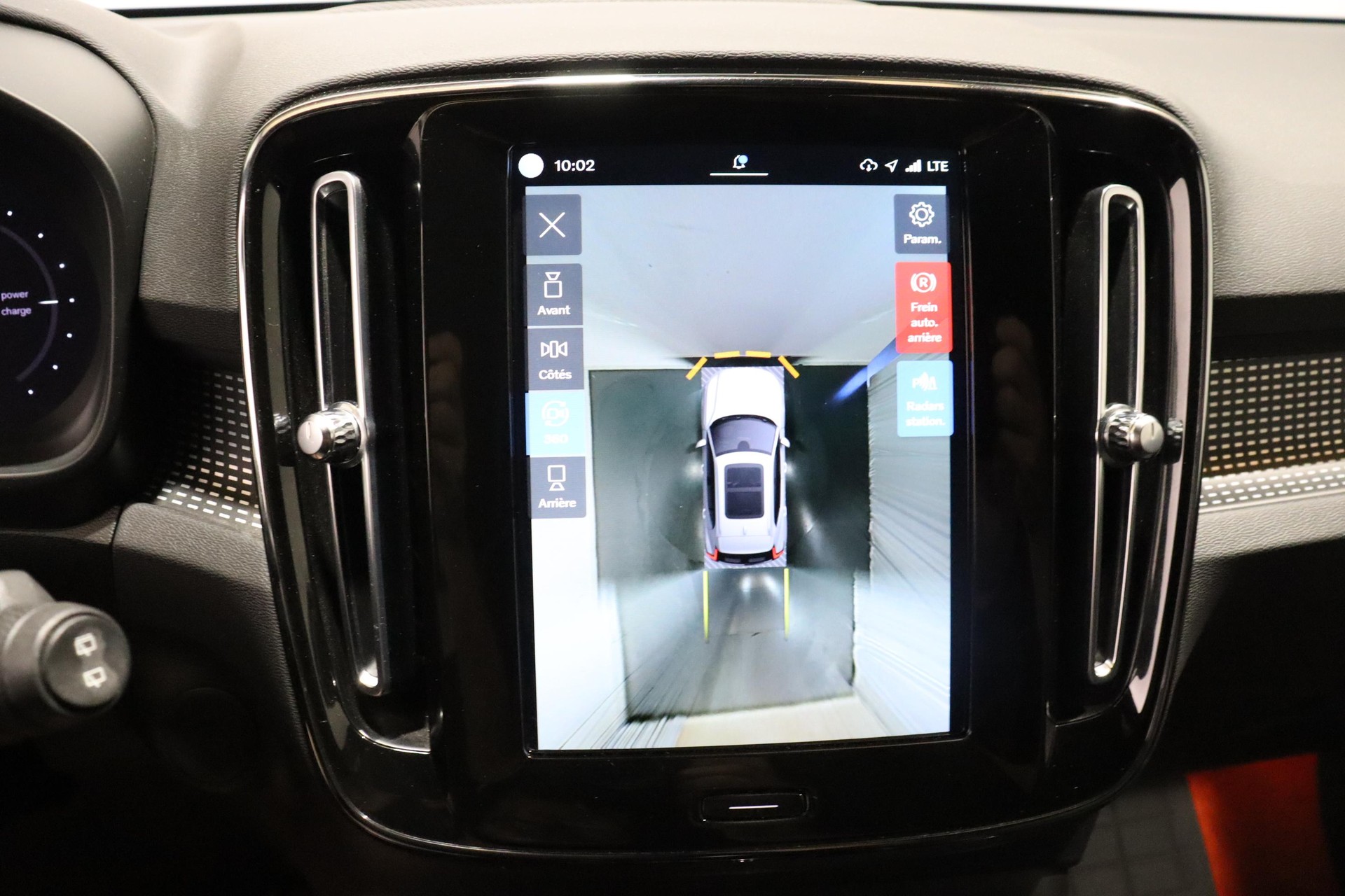 VOLVO XC40 P8 Twin R-Design AWD-image-13