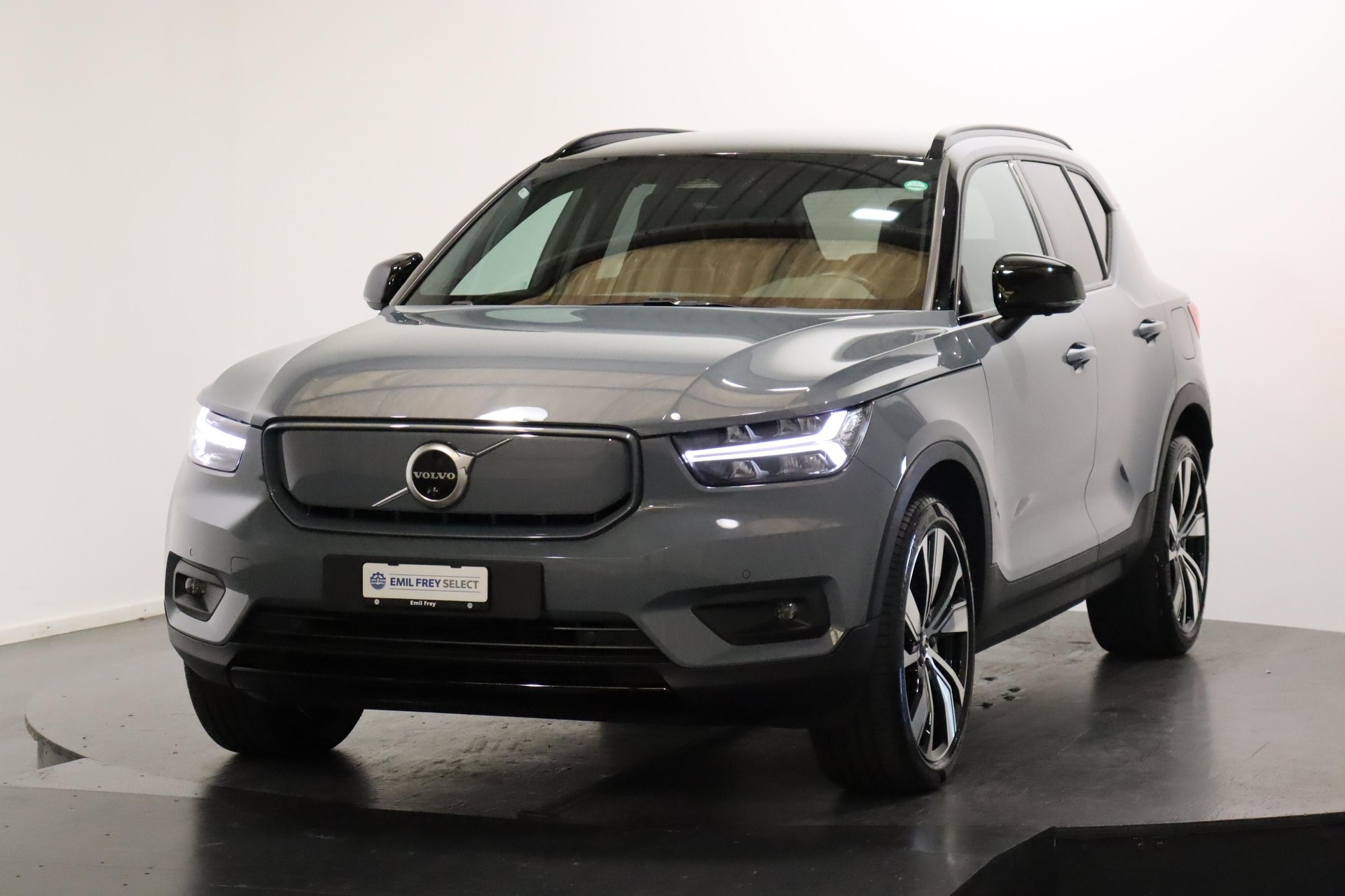 VOLVO XC40 P8 Twin R-Design AWD-image-0