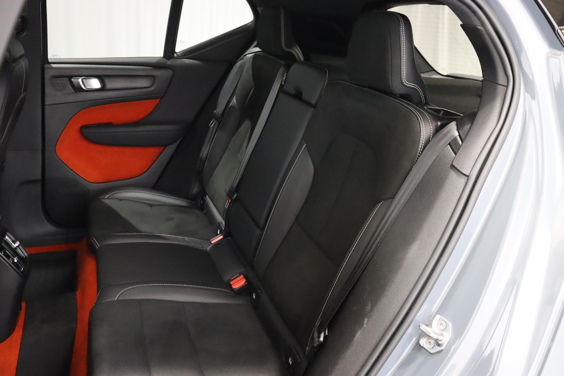 VOLVO XC40 P8 Twin R-Design AWD-image-9