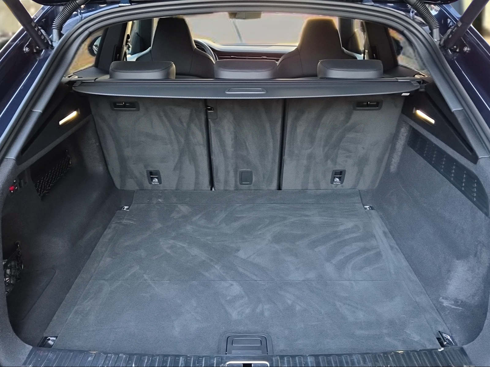 AUDI RSQ8 quattro Waitomoblau Metallic-image-4