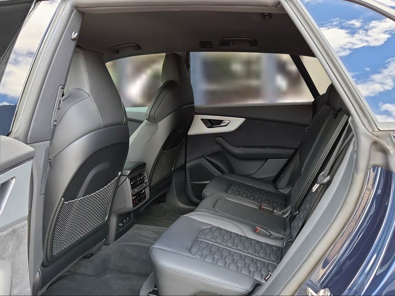 AUDI RSQ8 quattro Waitomoblau Metallic-image-8