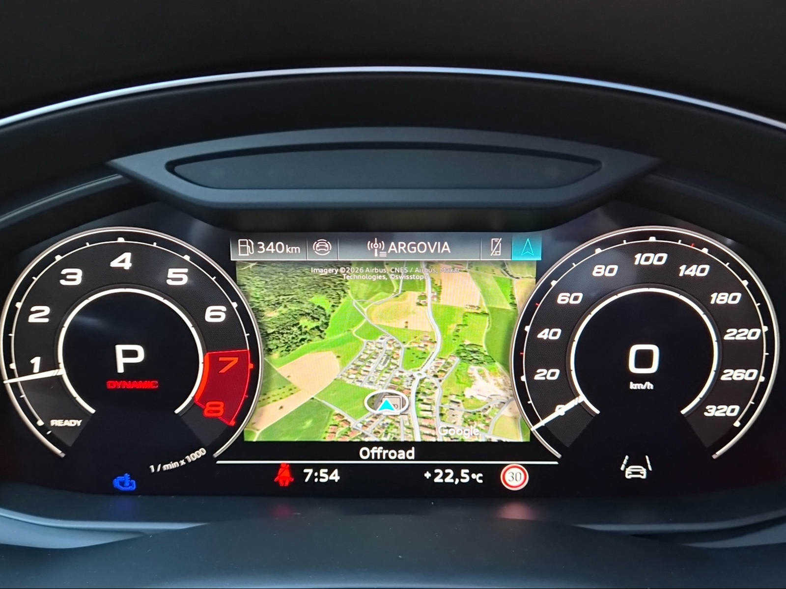 AUDI RSQ8 quattro Waitomoblau Metallic-image-9