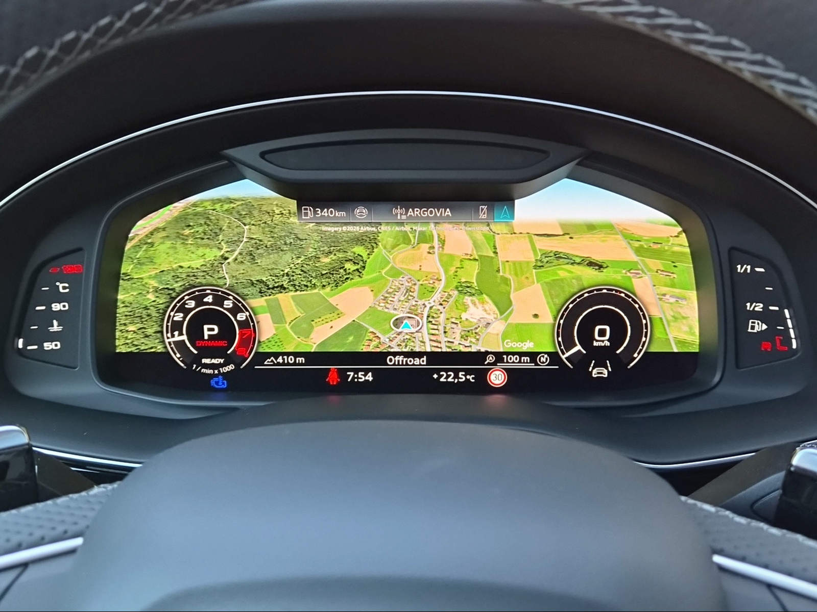 AUDI RSQ8 quattro Waitomoblau Metallic-image-10