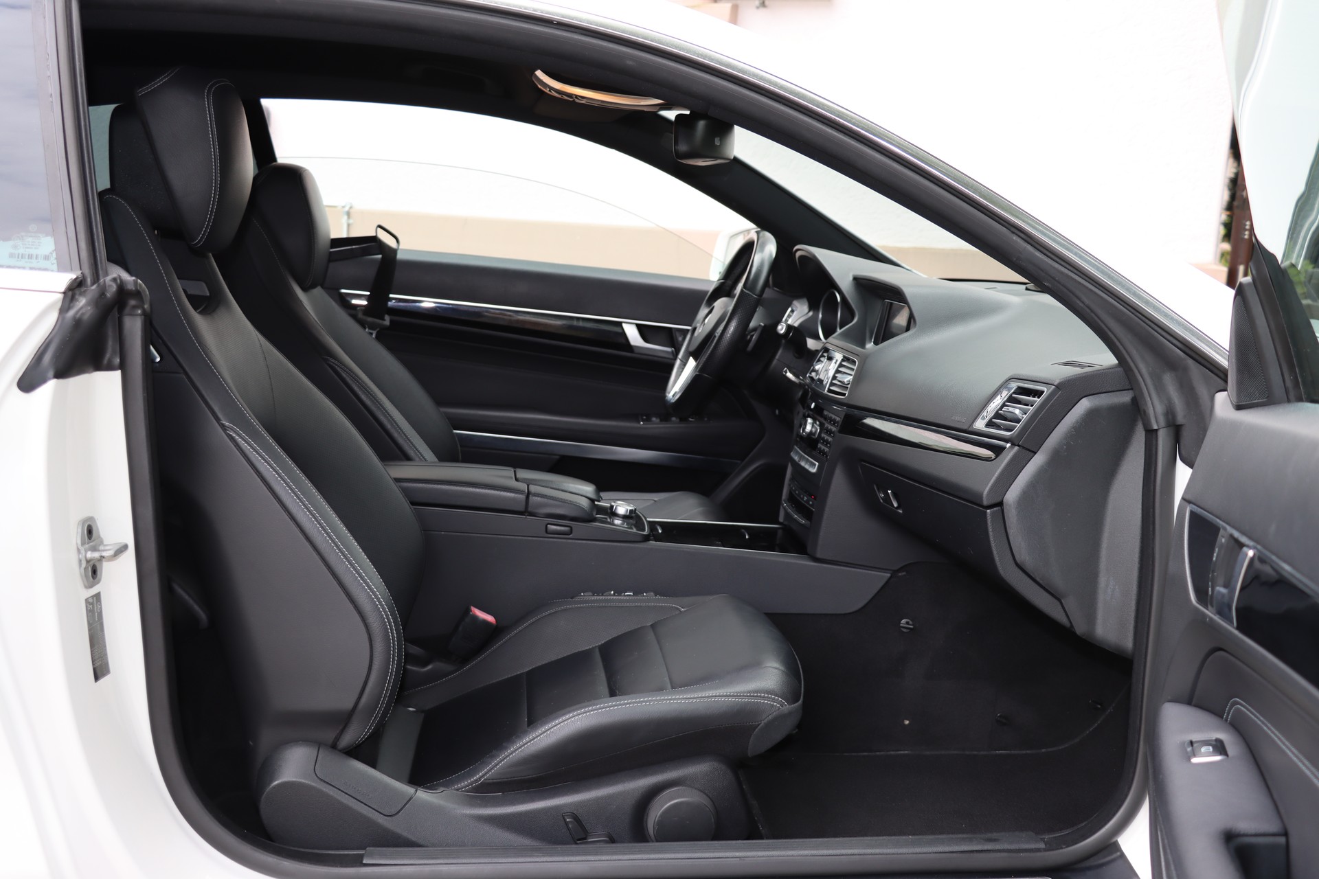 MERCEDES-BENZ E 200 7G-Tronic AMG Line-image-5