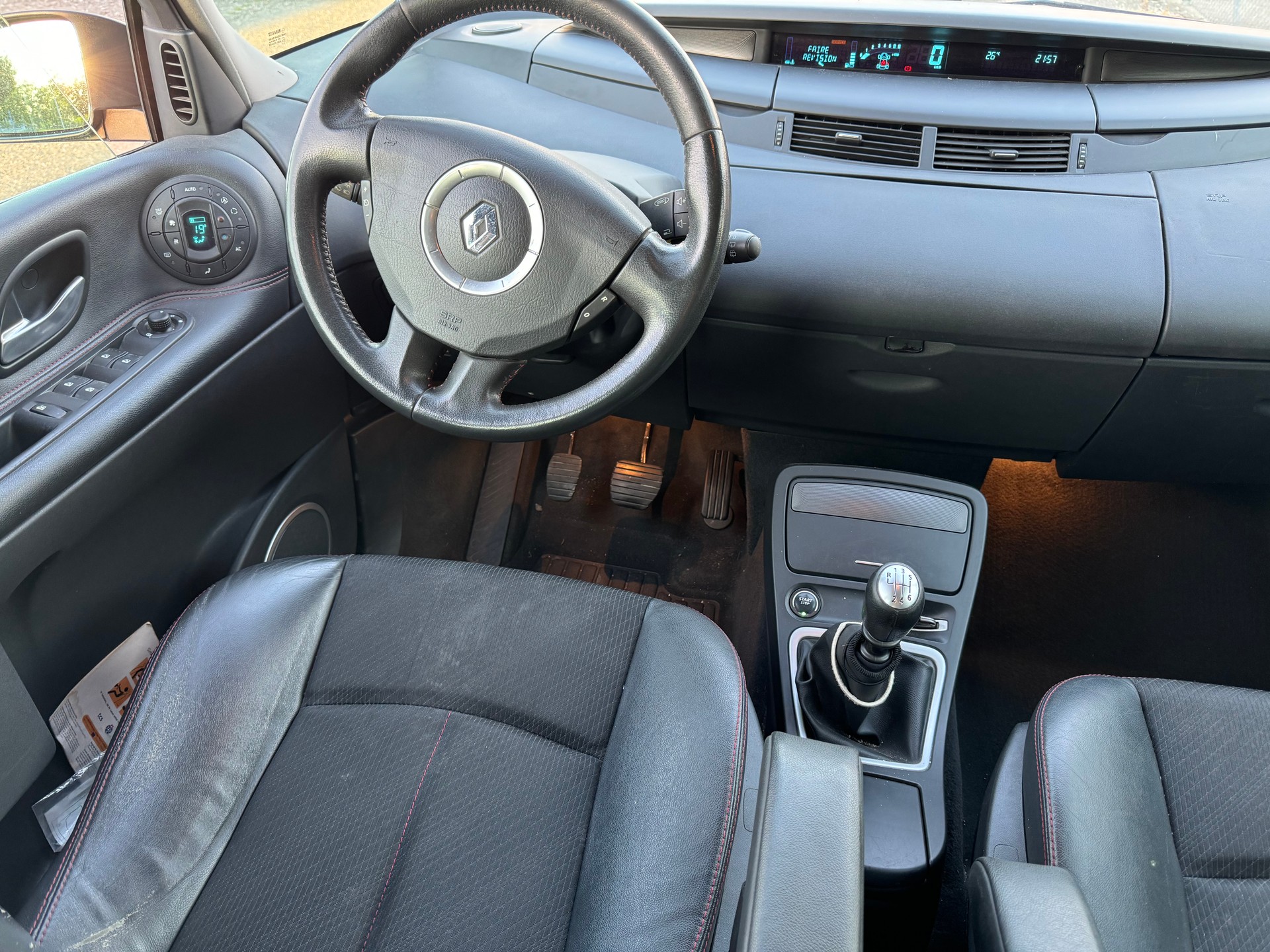 RENAULT Espace 2.0 Turbo Privilège-image-5