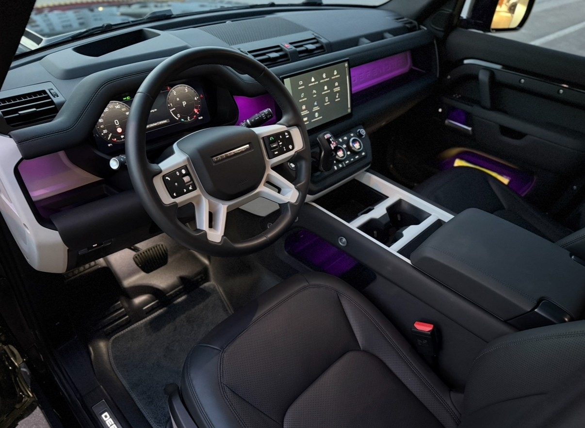 LAND ROVER Defender 110 3.0 D 110 D300 X-Dynamic SE-image-6