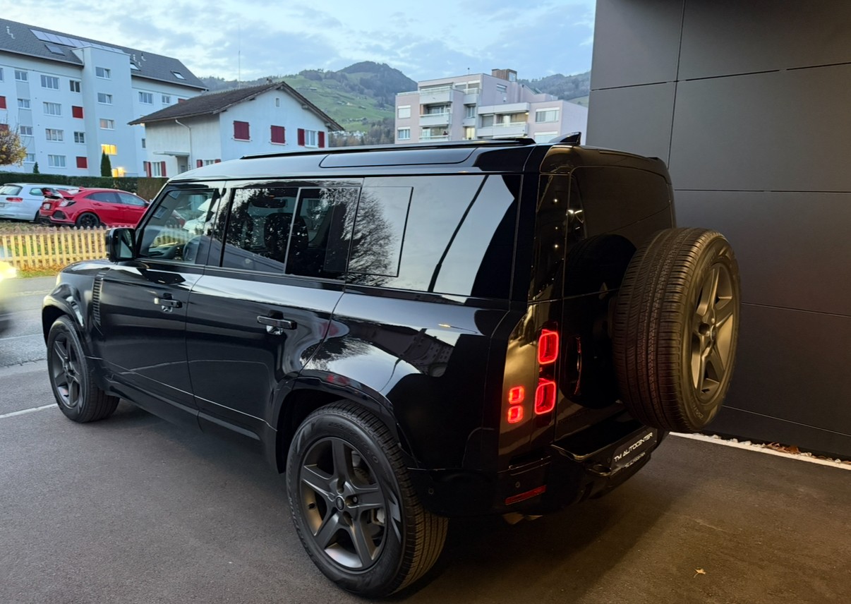 LAND ROVER Defender 110 3.0 D 110 D300 X-Dynamic SE-image-3