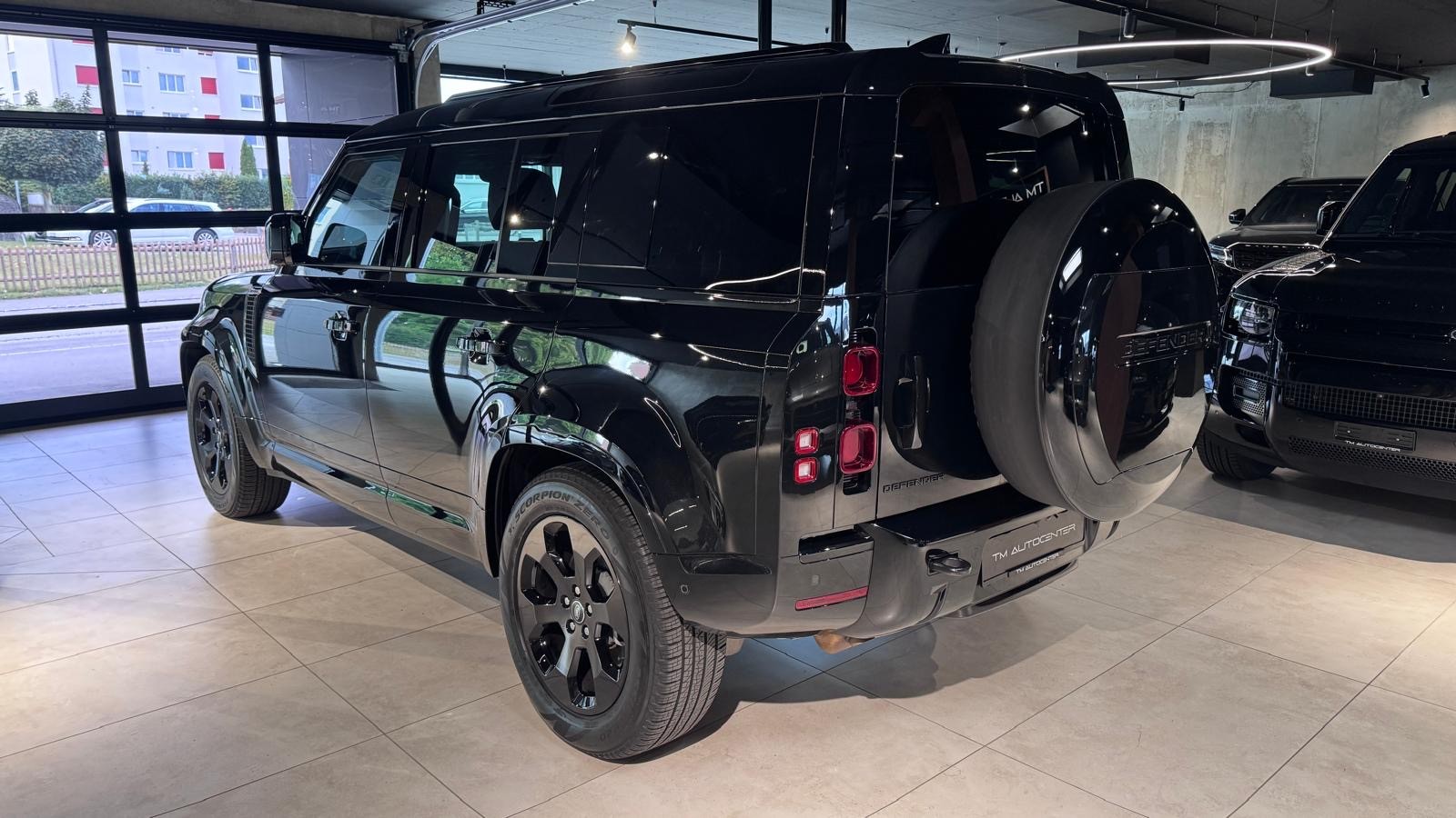 LAND ROVER Defender 110 3.0 D 110 D300 X-Dynamic SE-image-2