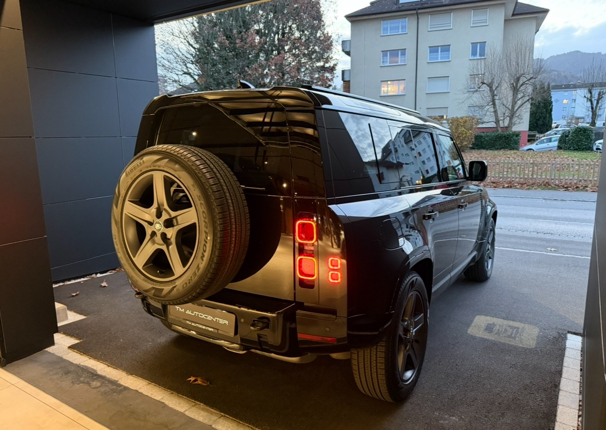 LAND ROVER Defender 110 3.0 D 110 D300 X-Dynamic SE-image-4