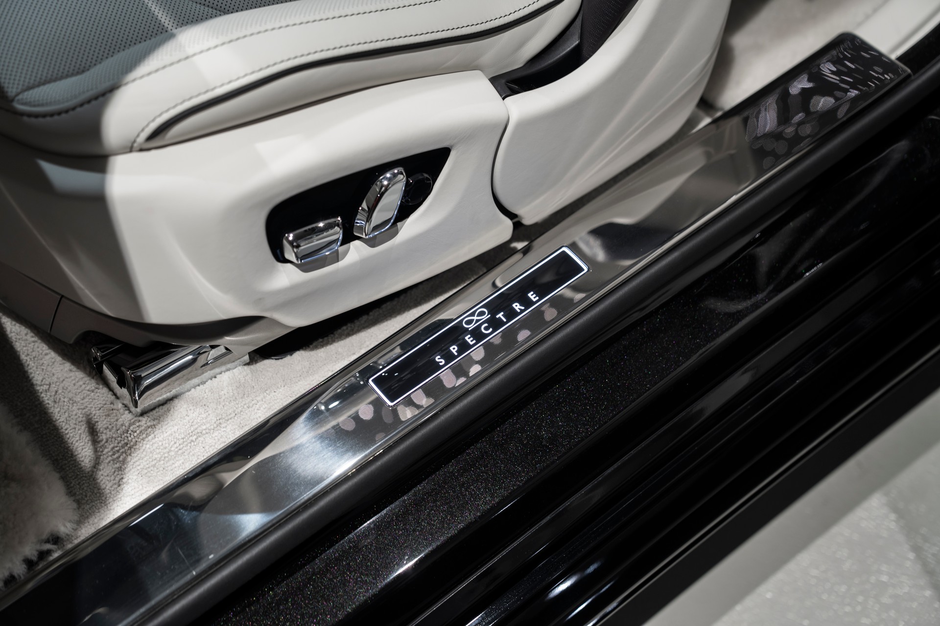 ROLLS-ROYCE Spectre Black Badge-image-11