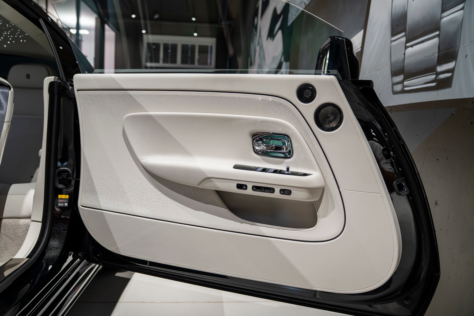 ROLLS-ROYCE Spectre Black Badge-image-10