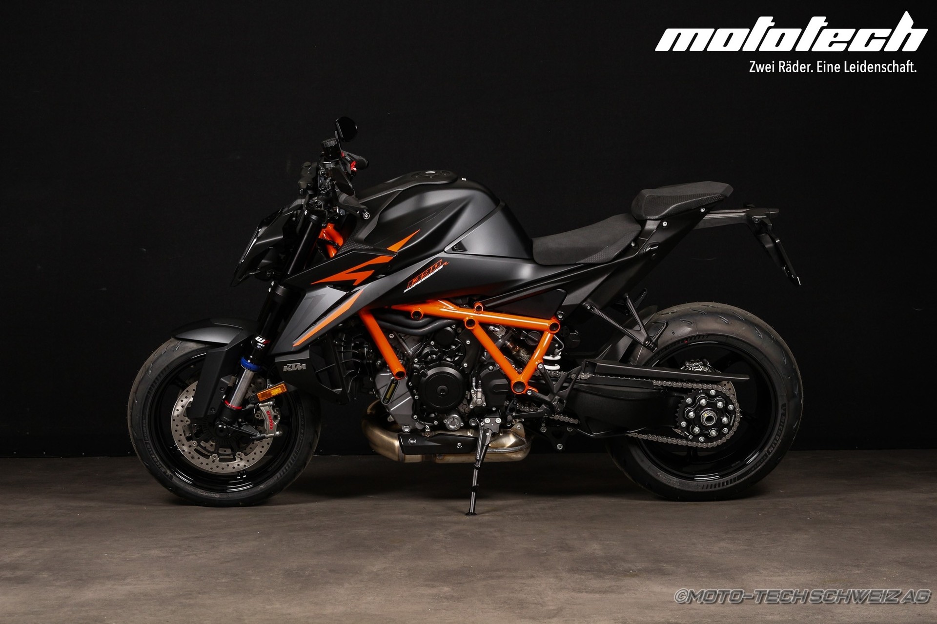 KTM 1390 Super Duke R EVO-showroom-element-3