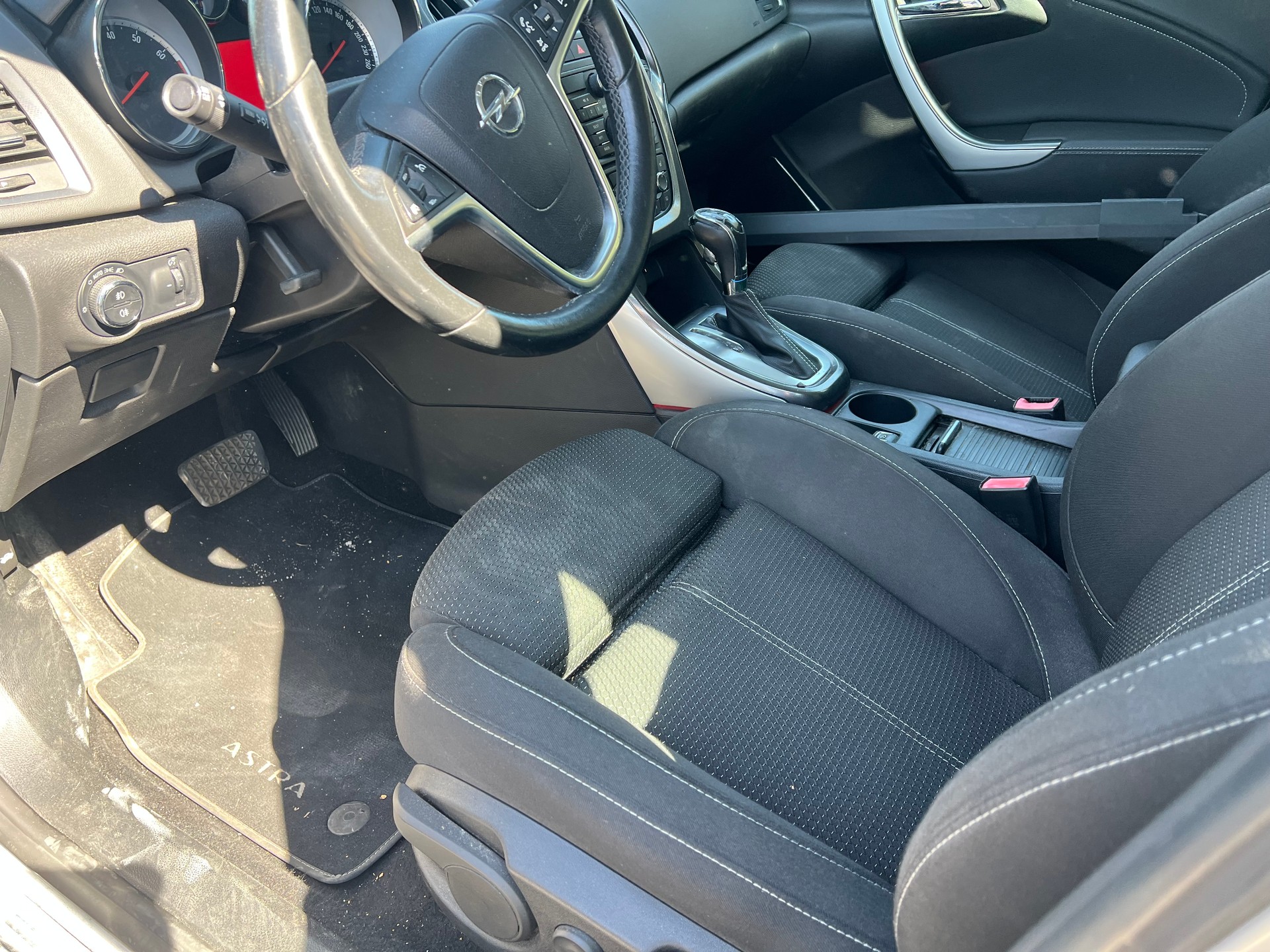 OPEL Astra SportsTourer 1.6i 16V Turbo Enjoy Automatic-image-5