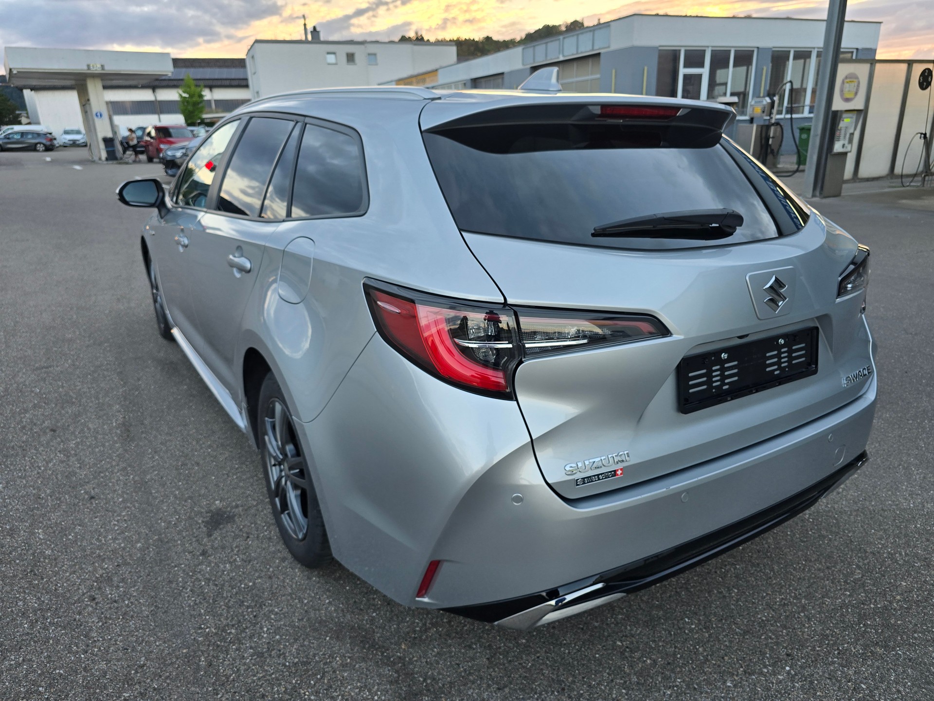 SUZUKI Swace 1.8 Hybrid Compact Top E-CVT-image-2