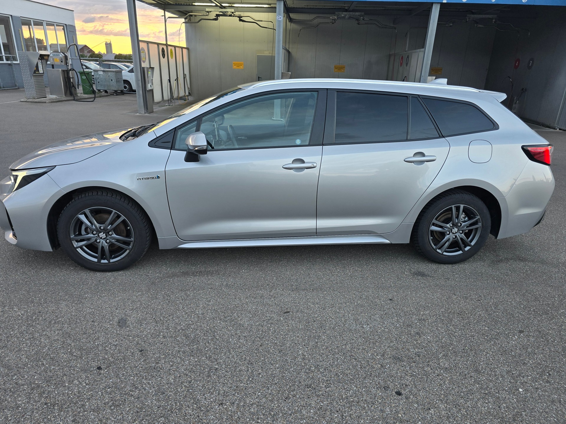 SUZUKI Swace 1.8 Hybrid Compact Top E-CVT-image-1