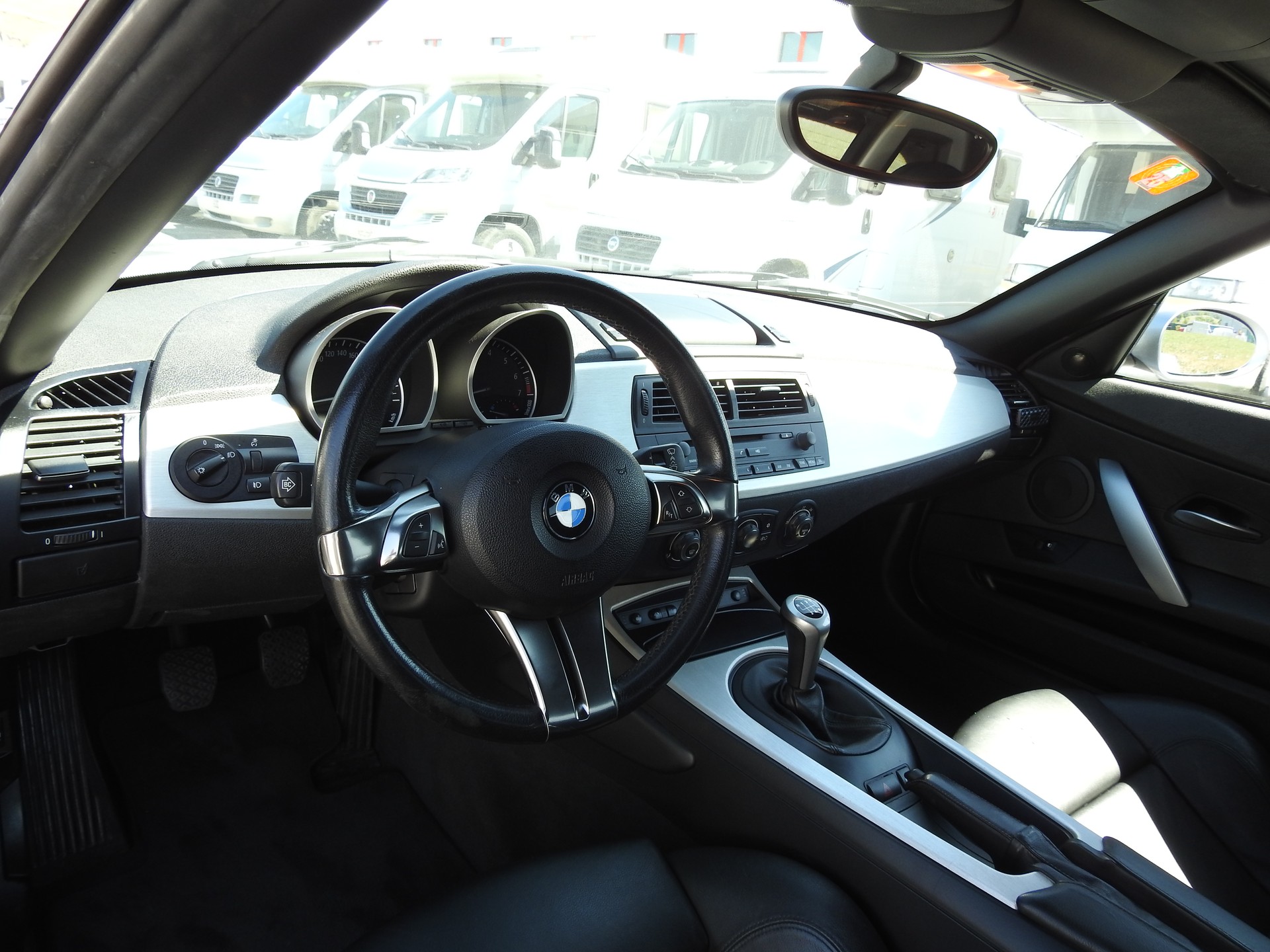 BMW Z4 2.5i Roadster-image-11