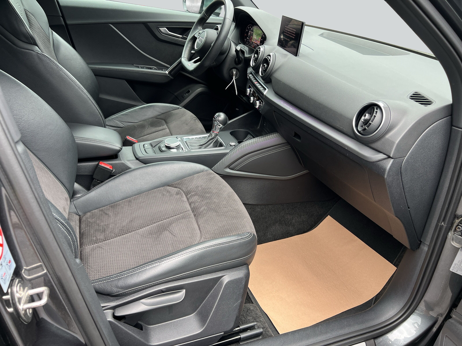 AUDI SQ2 TFSI quattro S-tronic-image-10