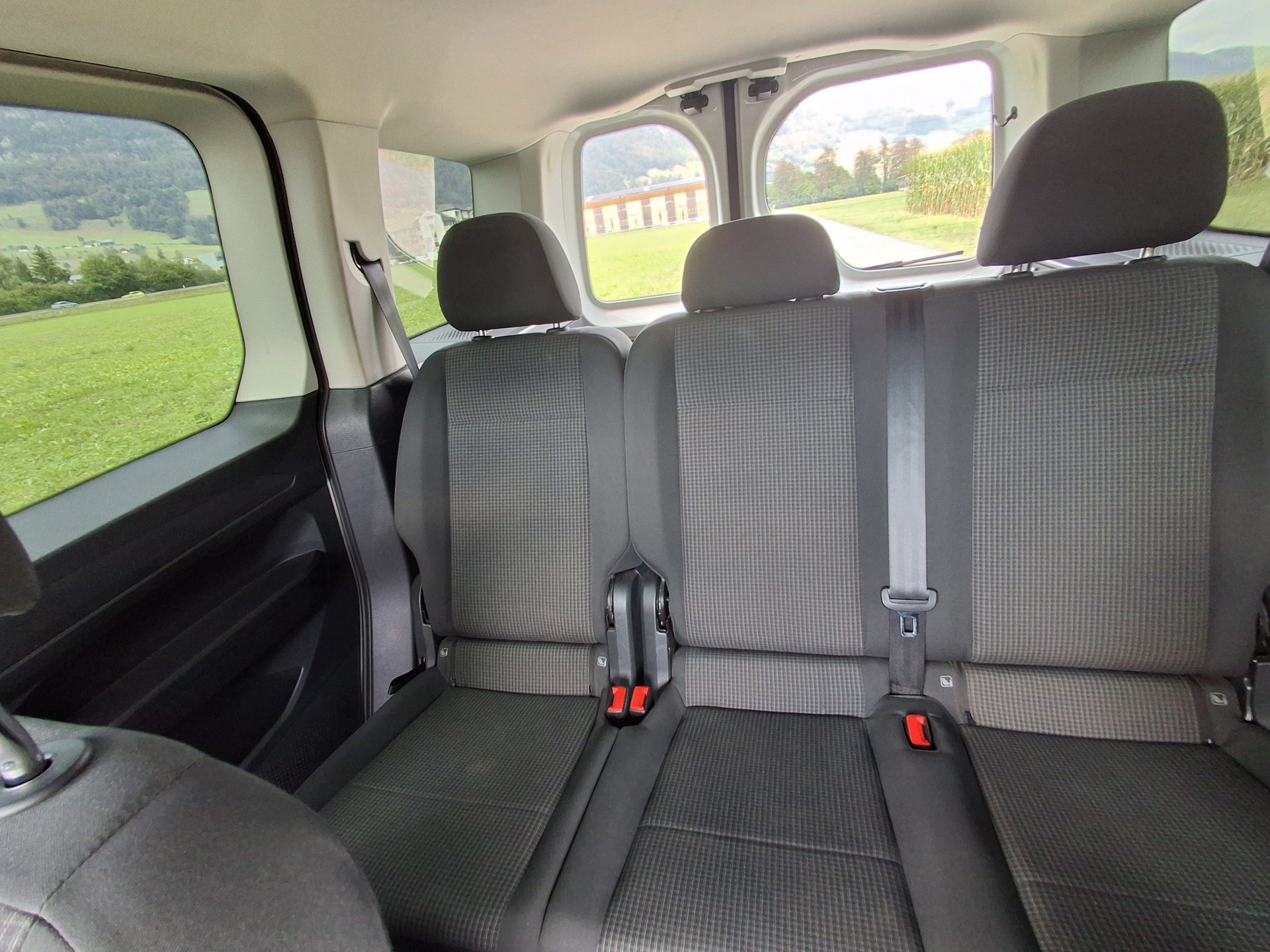 VW Caddy 2.0 TDI Life-image-8